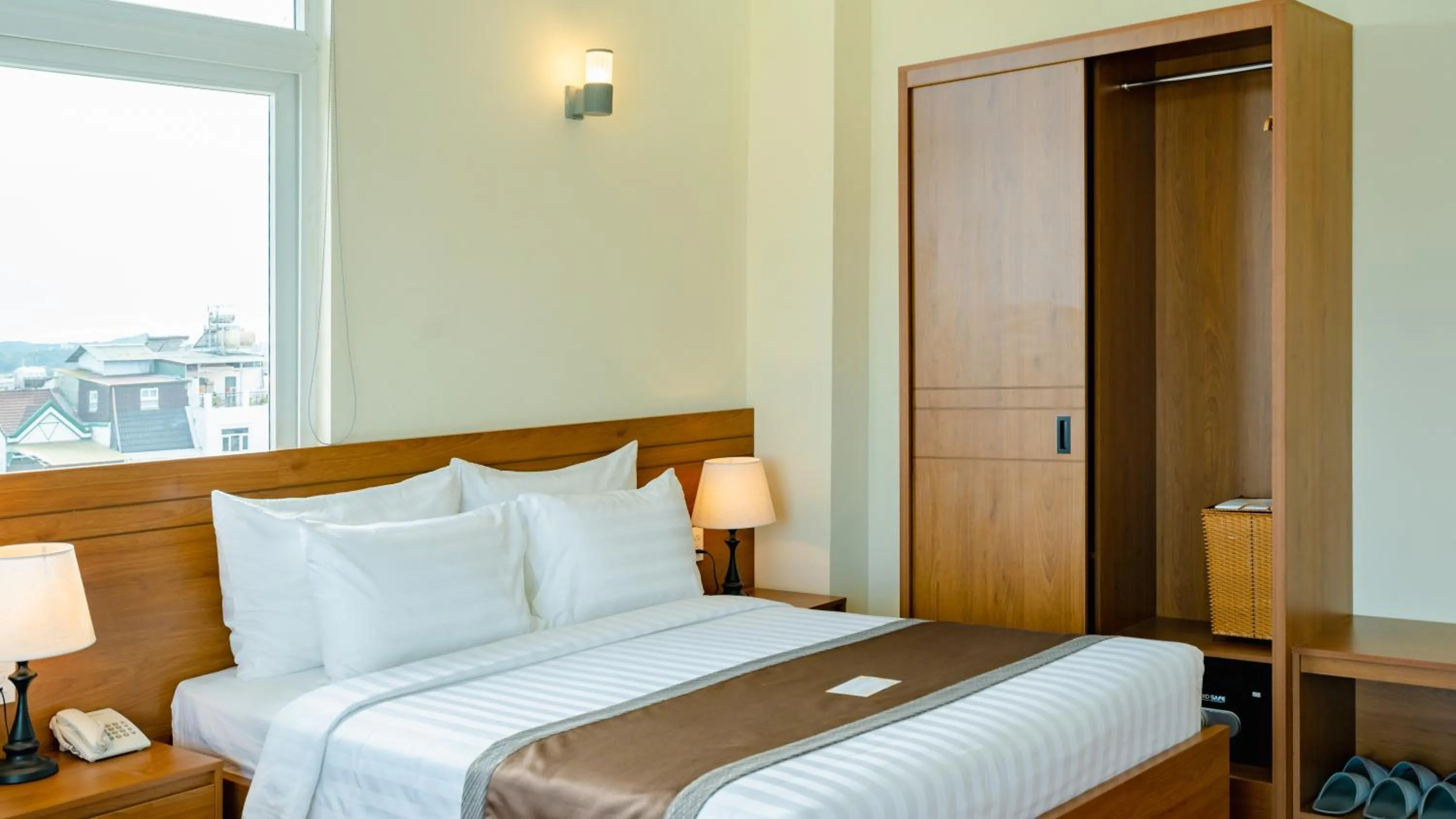 Property building, Bed in Bombo DaLat Hotel