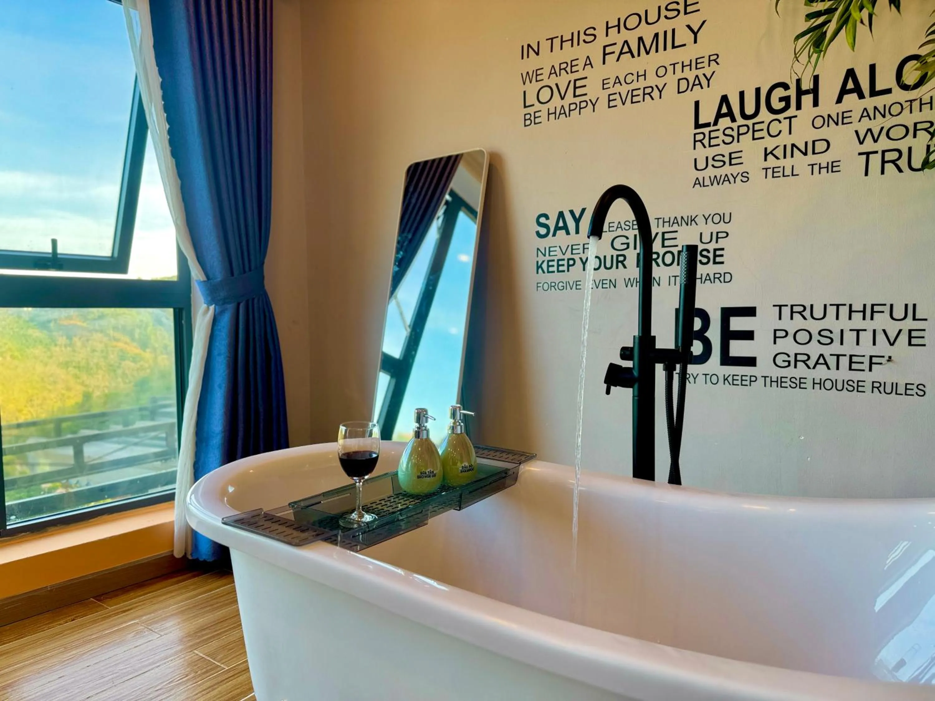 Bath in Pine Forest House Dalat