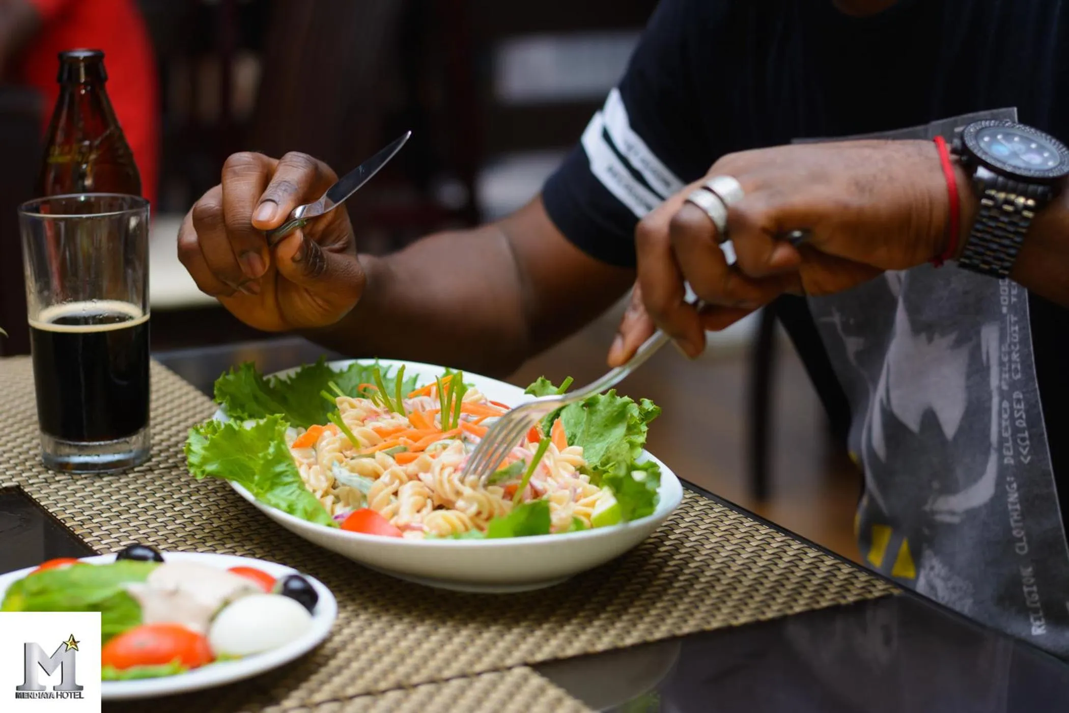 Restaurant/places to eat in Mendiata Hotel