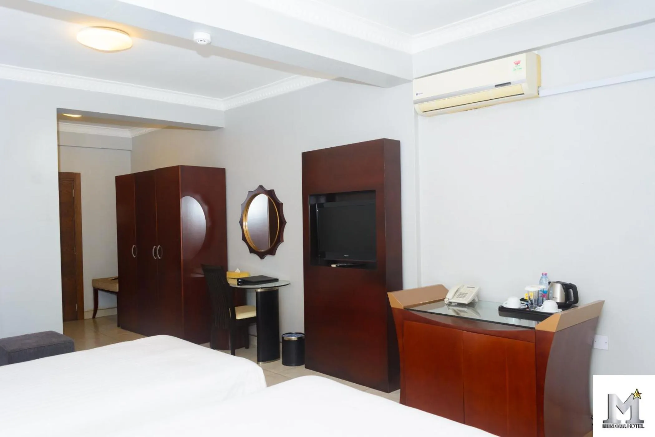 TV and multimedia, Bed in Mendiata Hotel