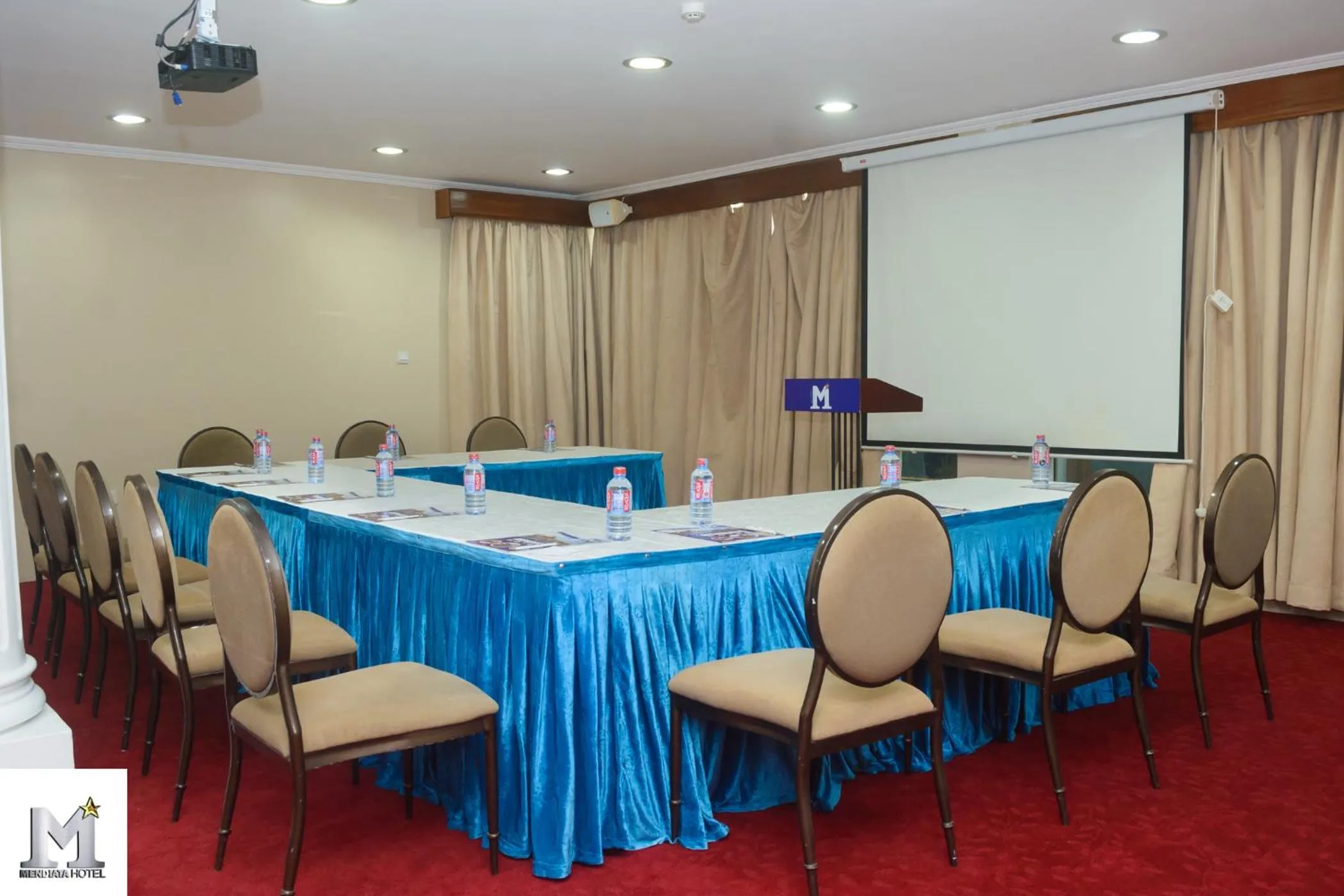 Meeting/conference room in Mendiata Hotel