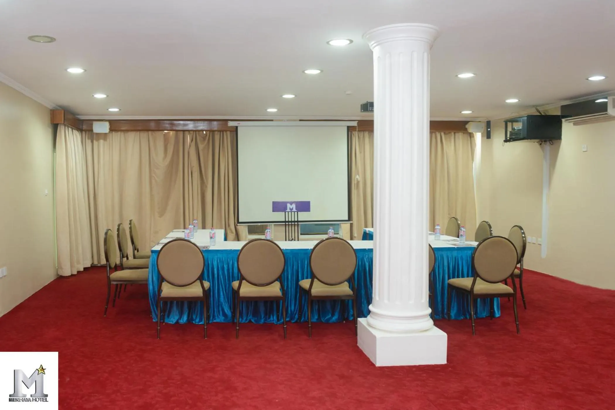 Meeting/conference room in Mendiata Hotel