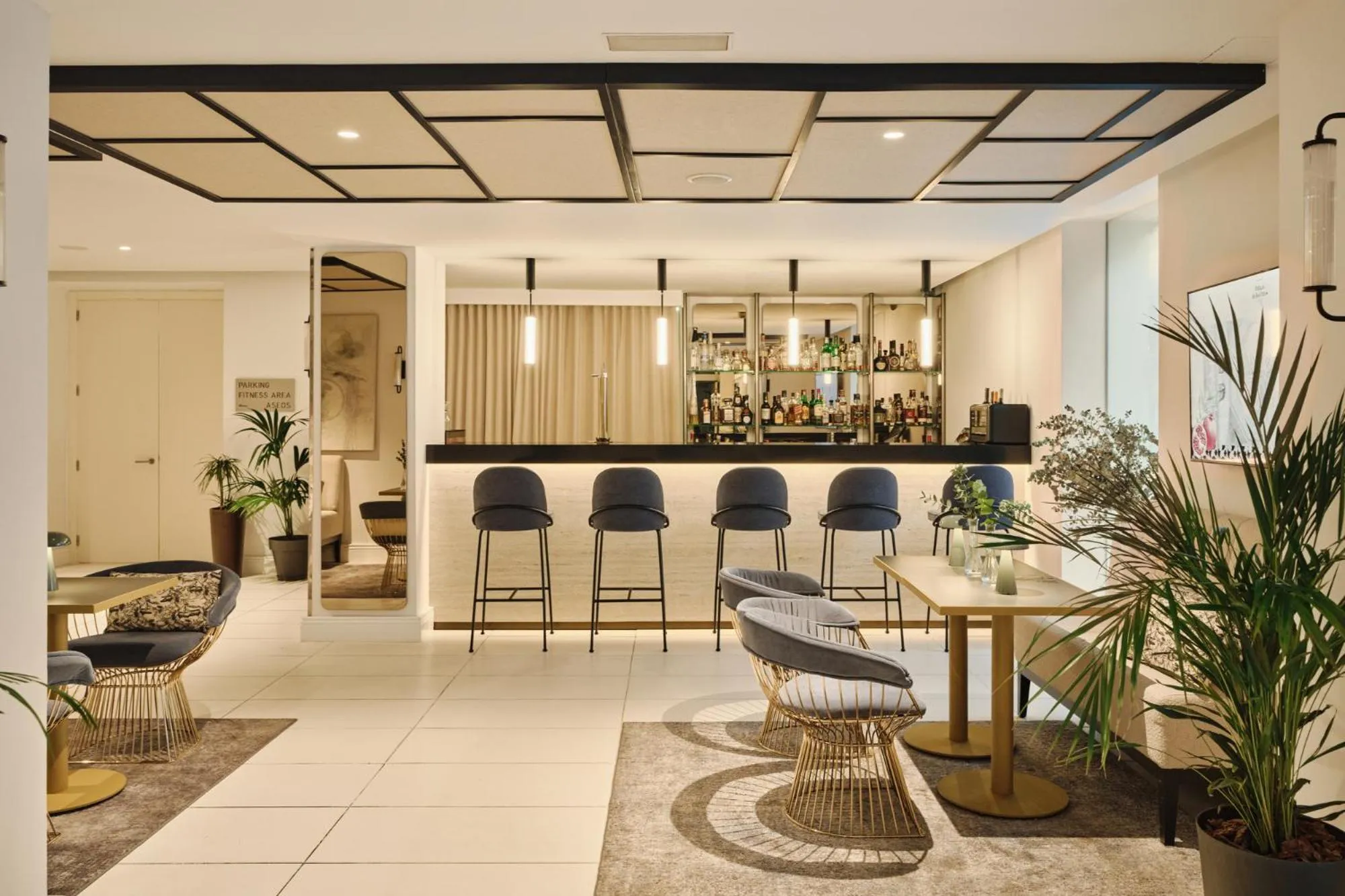 Lounge or bar in Hospes Palau de La Mar, Valencia, a Member of Design Hotels