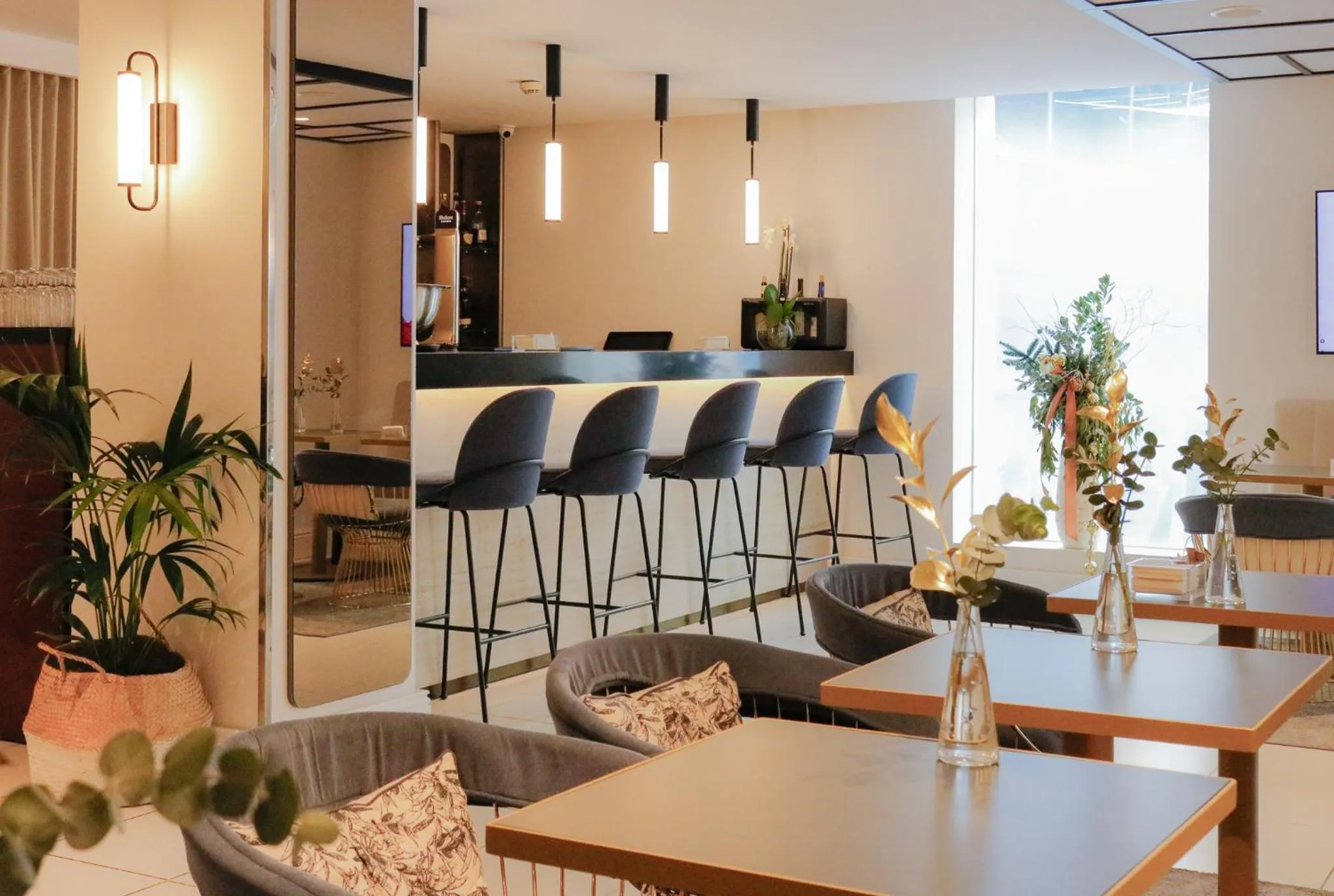 Lounge or bar in Hospes Palau de La Mar, Valencia, a Member of Design Hotels