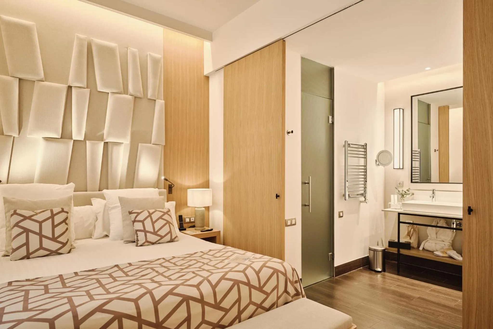 Bedroom, Bed in Hospes Palau de La Mar, Valencia, a Member of Design Hotels