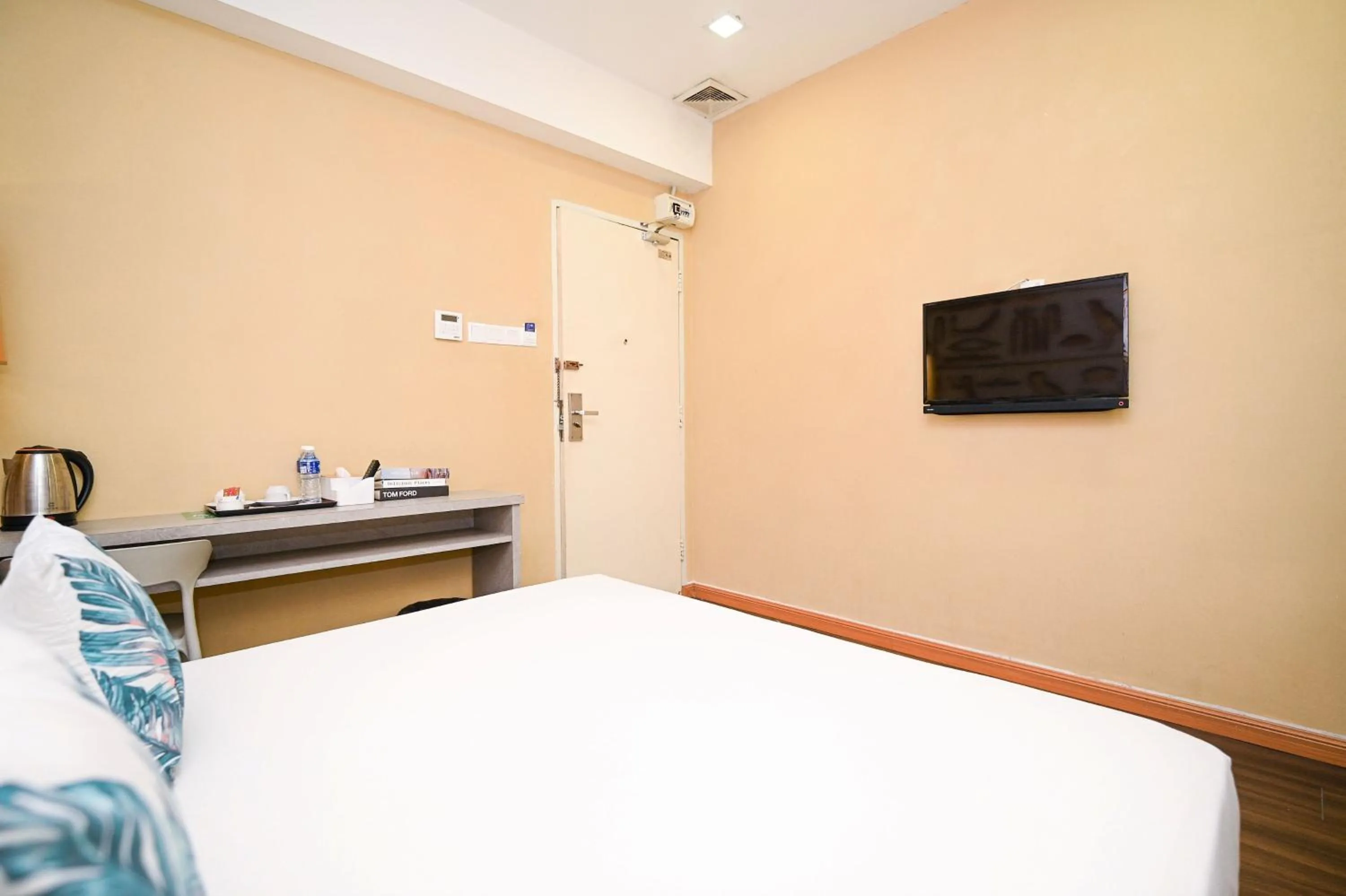 Bed in Swing & Pillows - USJ Taipan