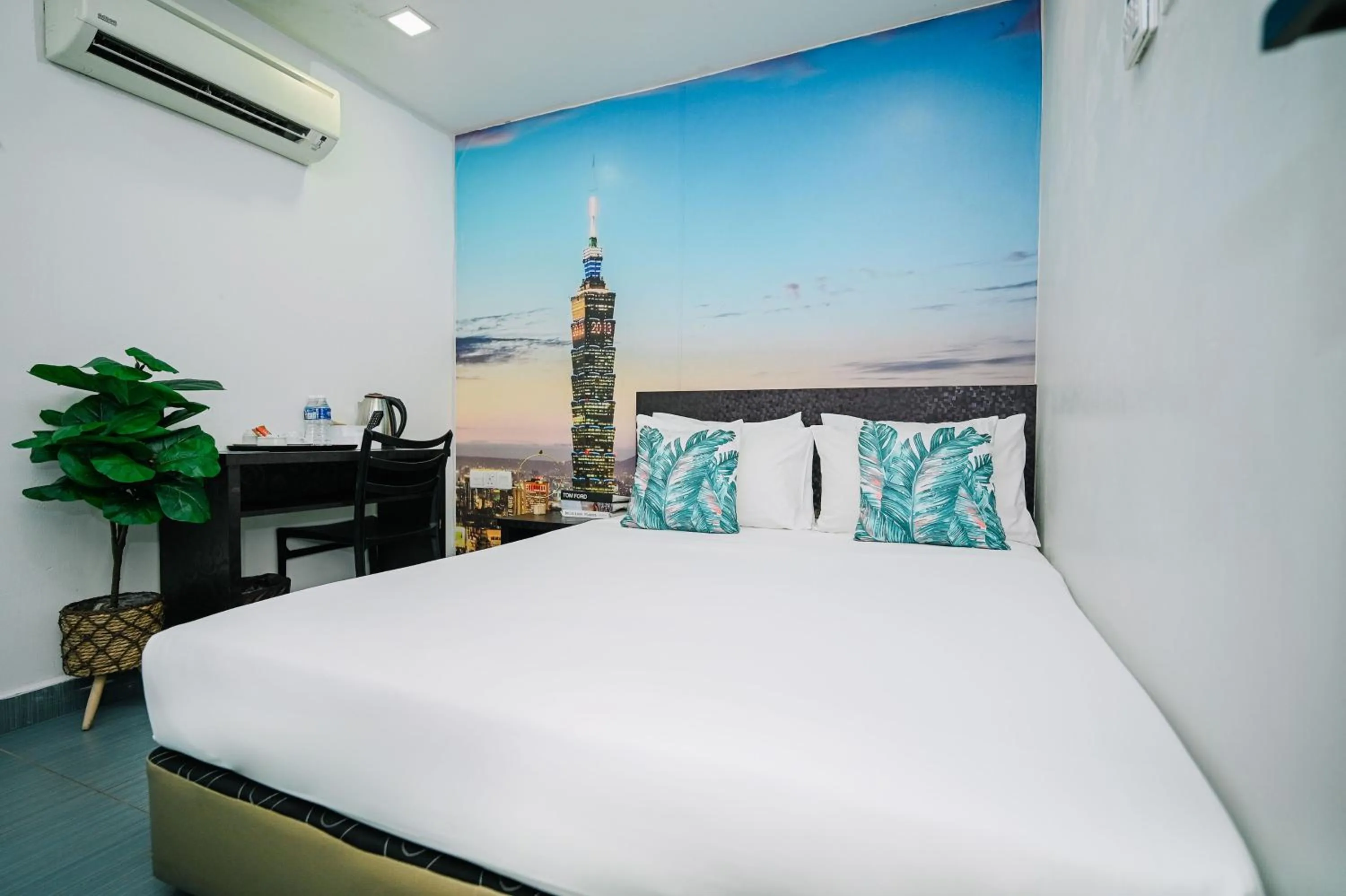 Bed in Swing & Pillows - USJ Taipan