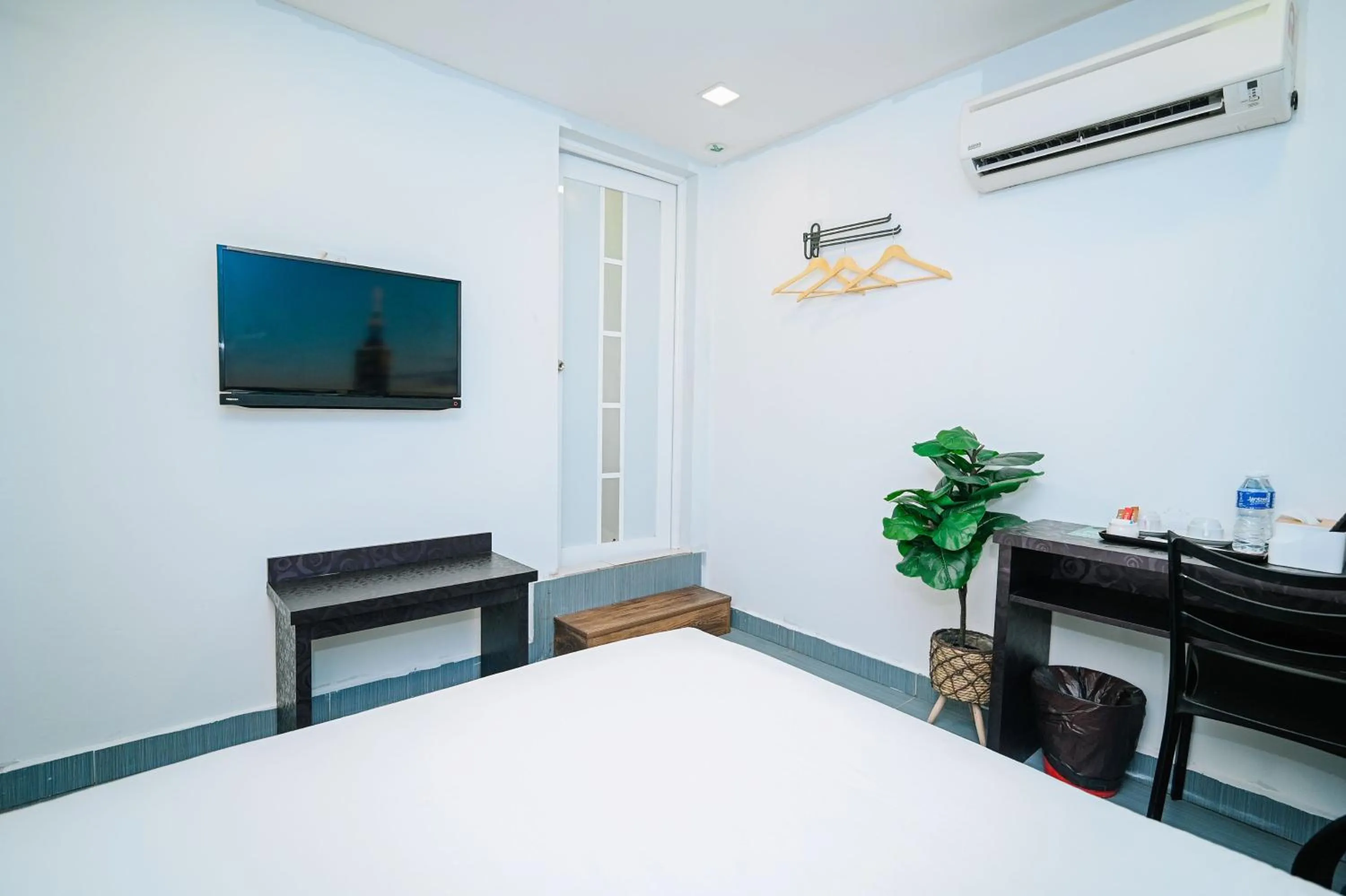 Bed in Swing & Pillows - USJ Taipan