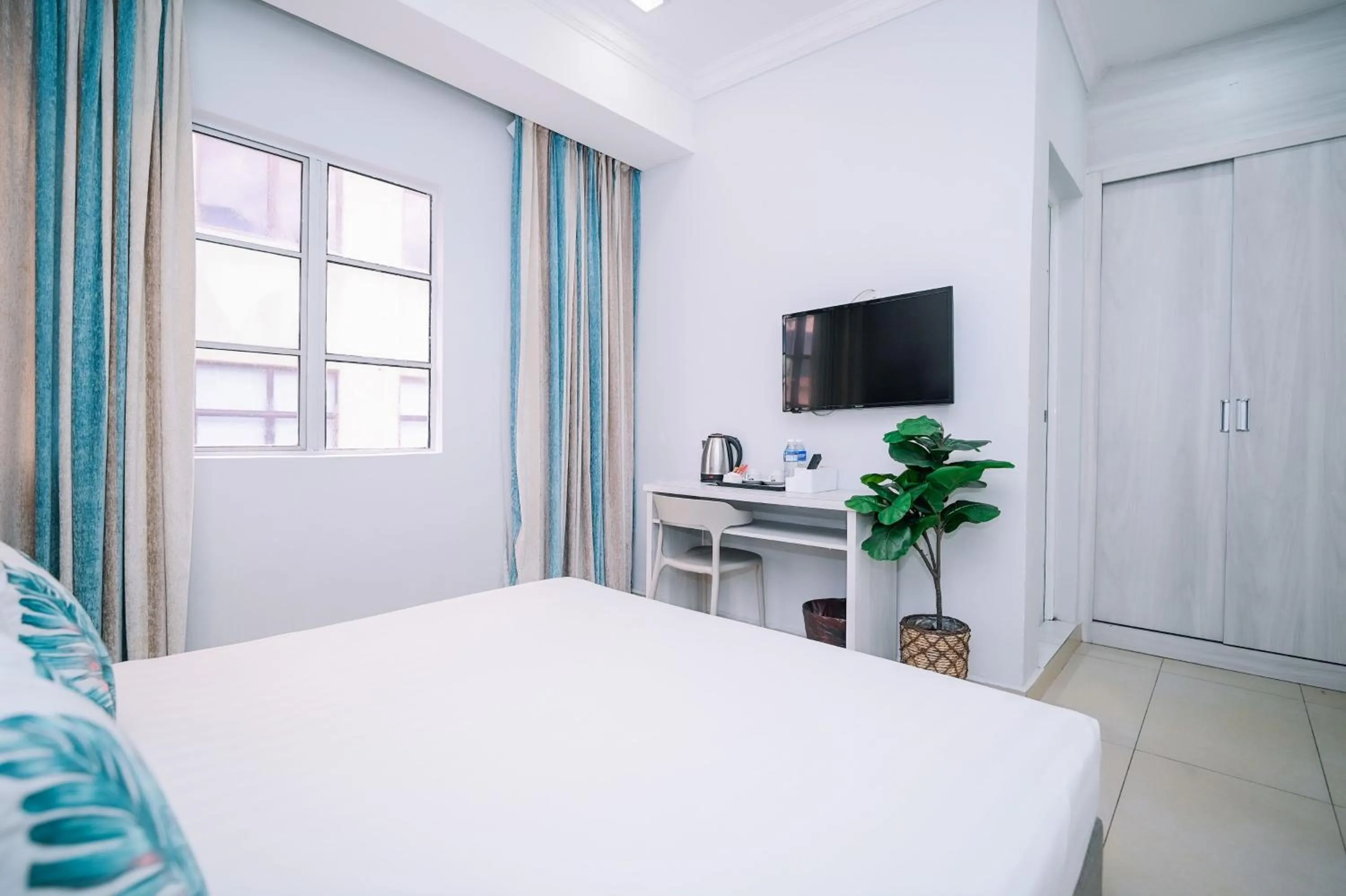 Bed in Swing & Pillows - USJ Taipan