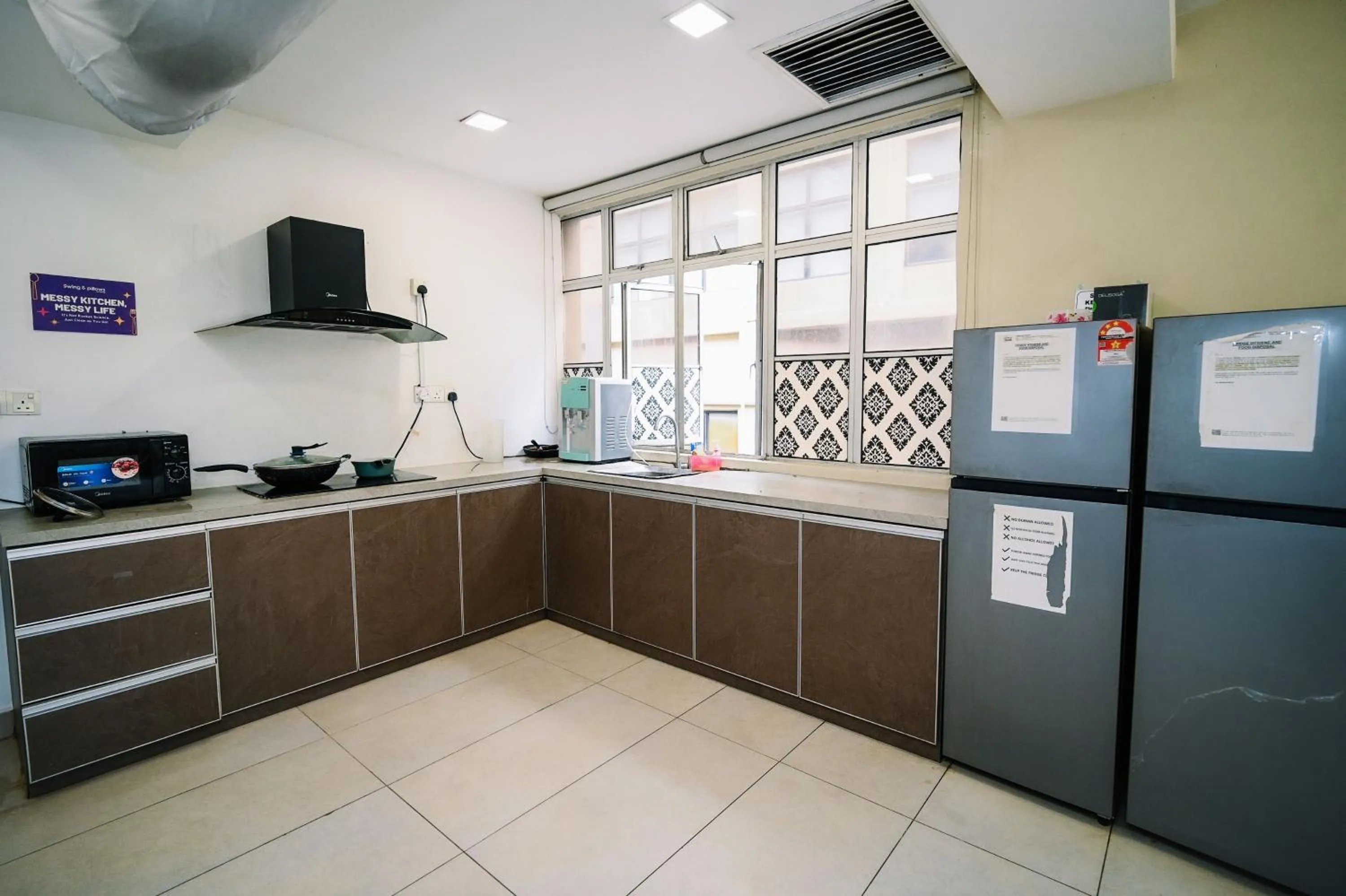 Kitchen or kitchenette in Swing & Pillows - USJ Taipan