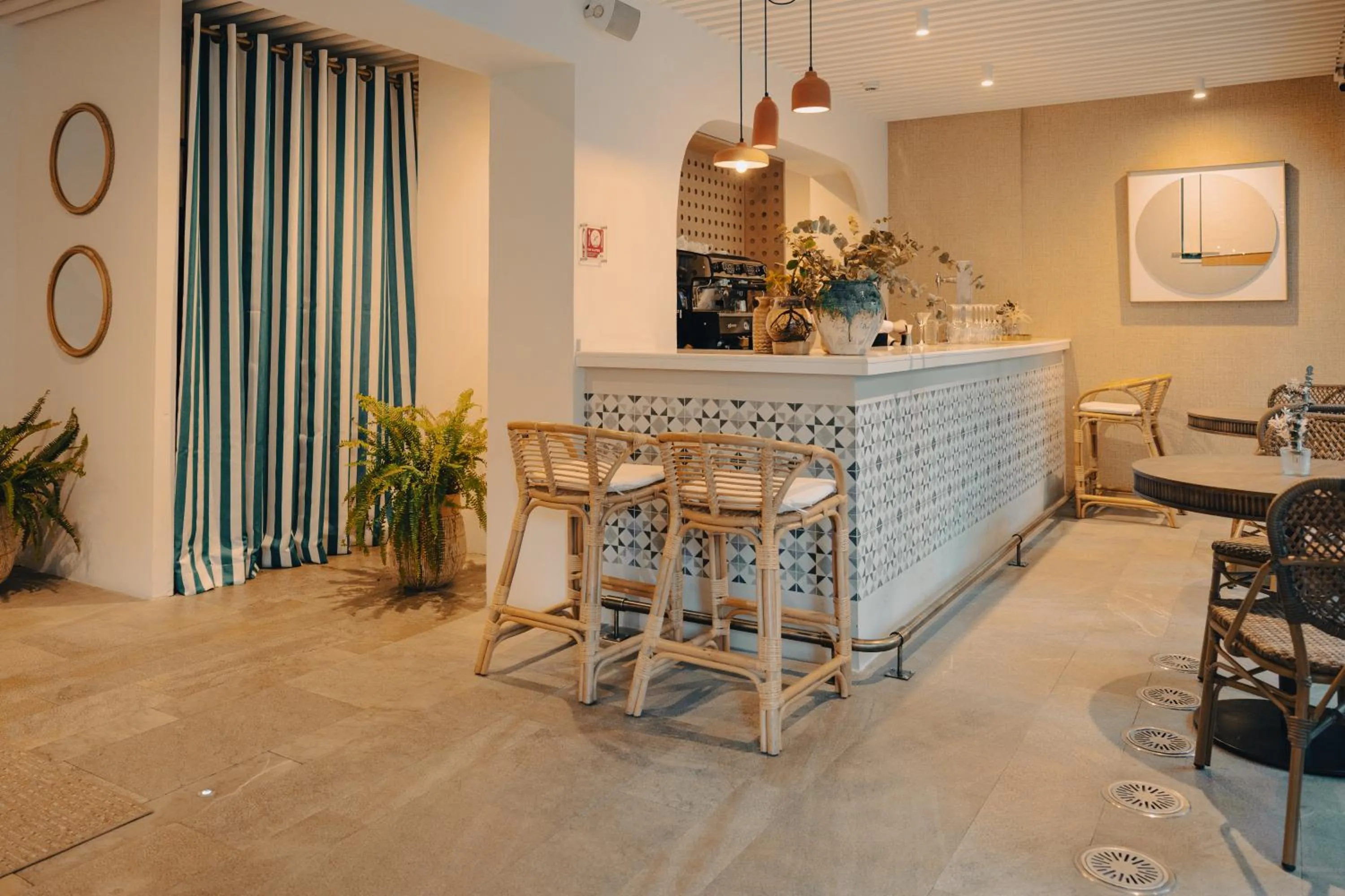 Lounge or bar in Hospes Palacio de los Patos, a Member of Design Hotels