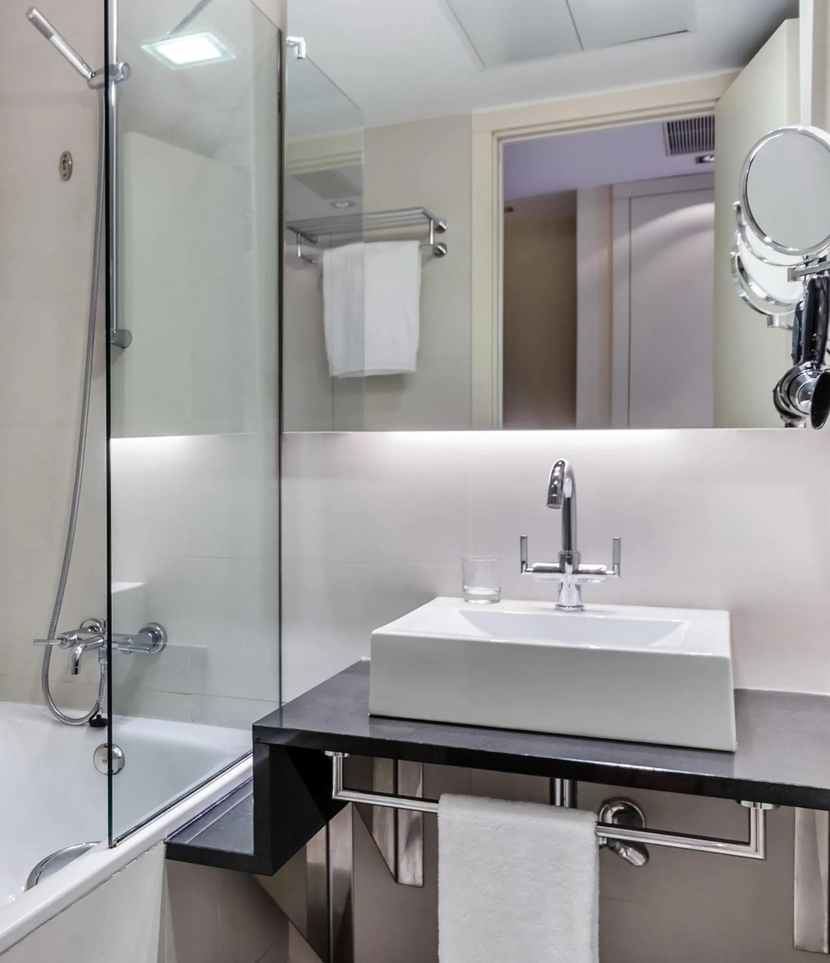 Bathroom in Hotel 525