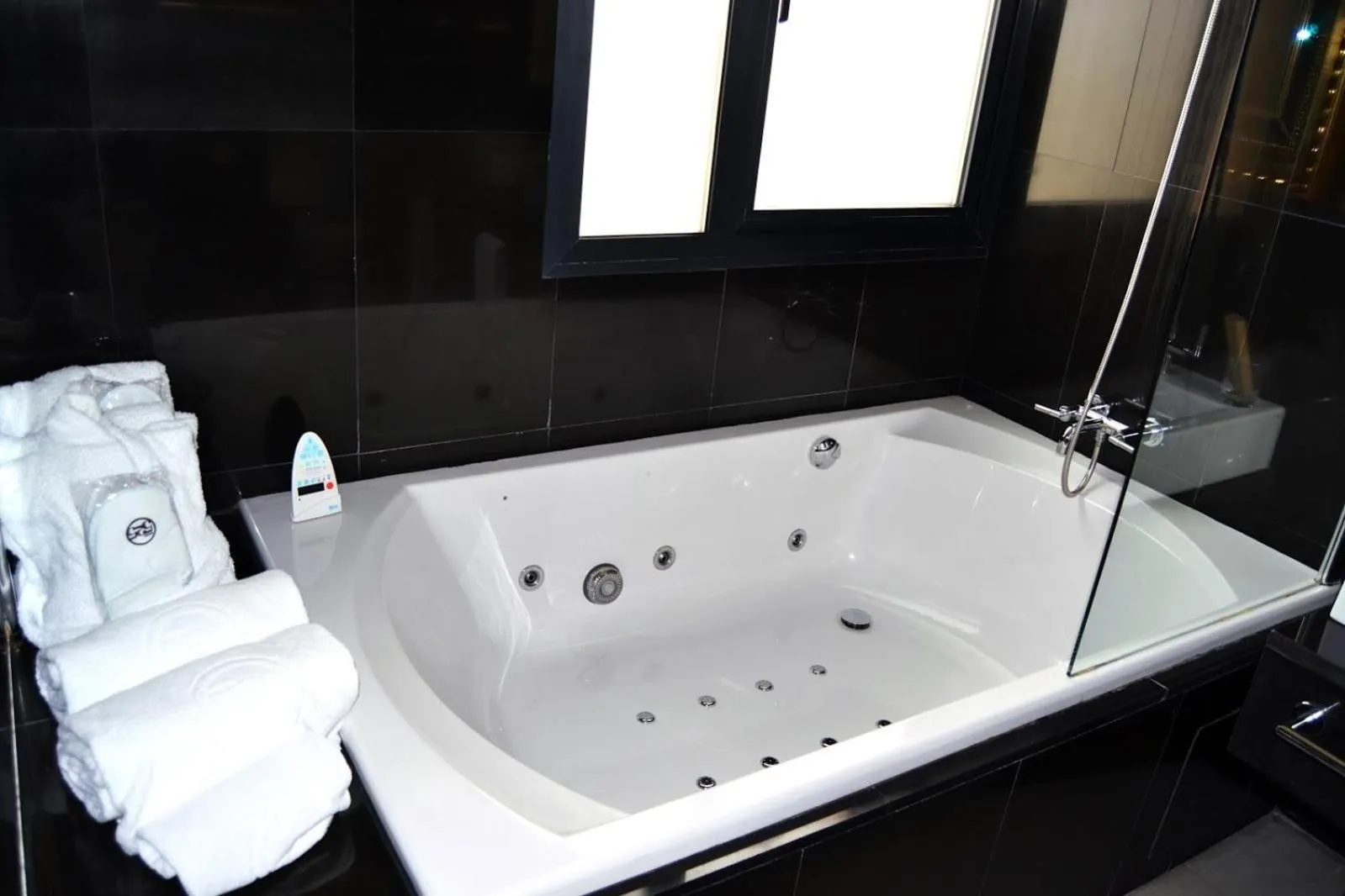 Hot Tub in Hotel 525