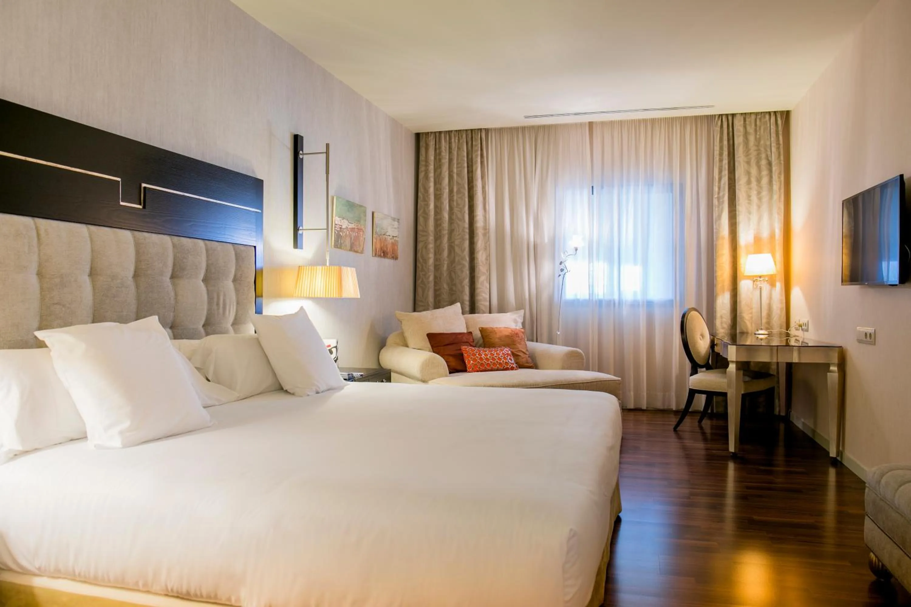 TV and multimedia, Bed in Hotel 525