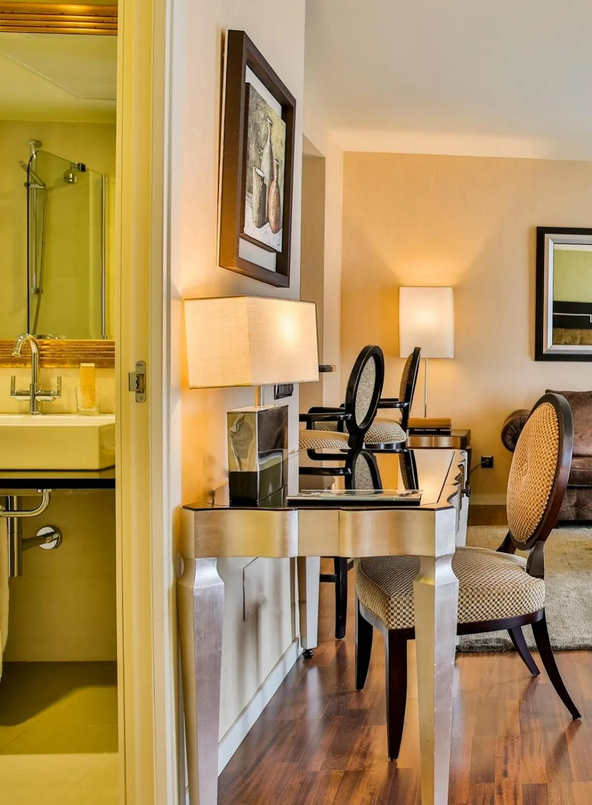 Seating area in Hotel 525