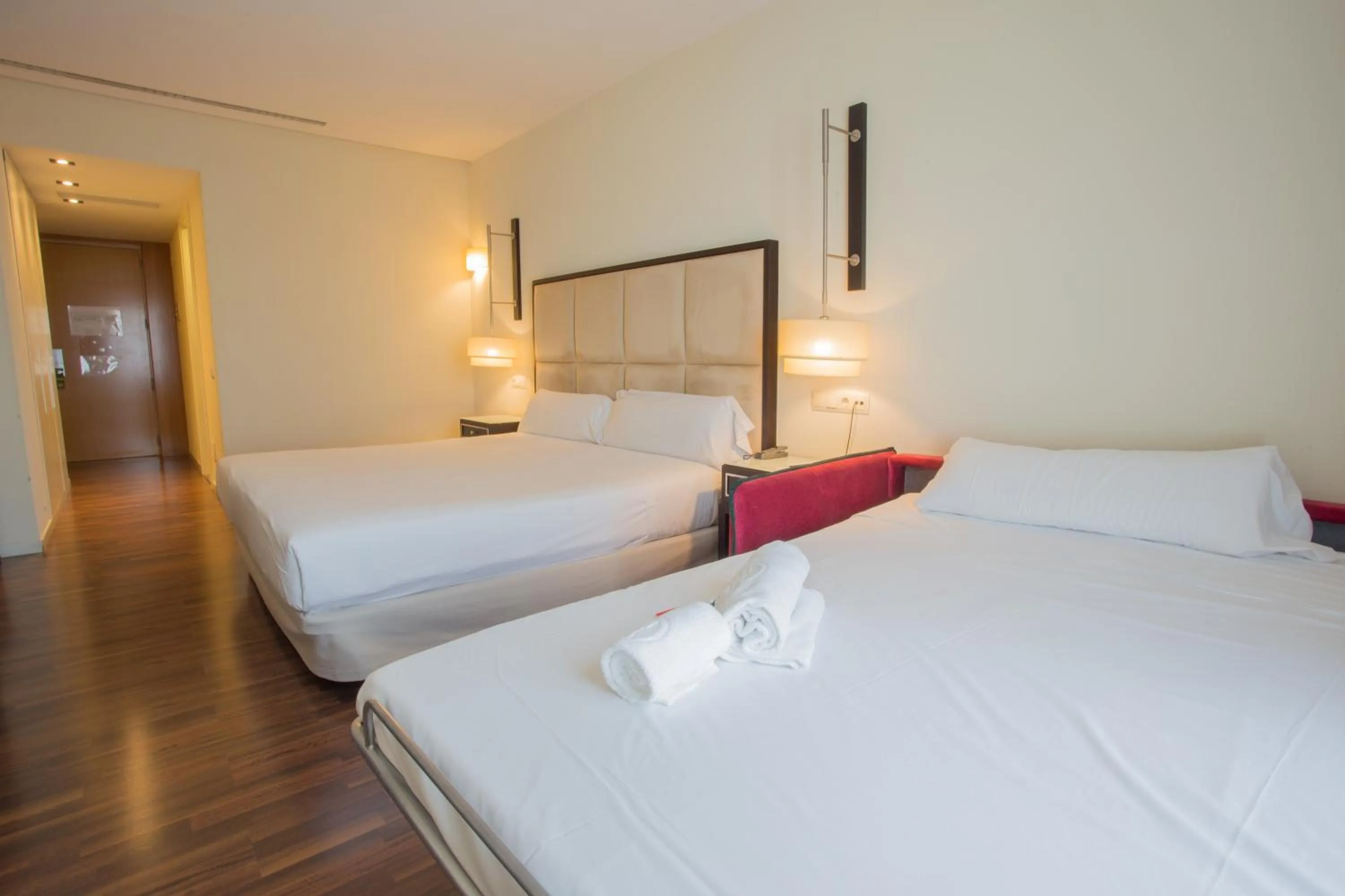 Photo of the whole room, Bed in Hotel 525