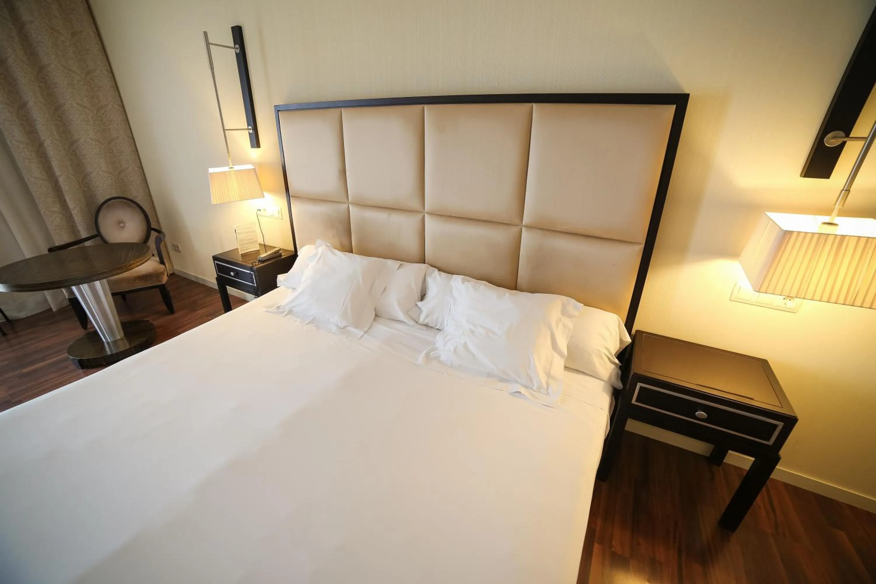 Bedroom, Bed in Hotel 525