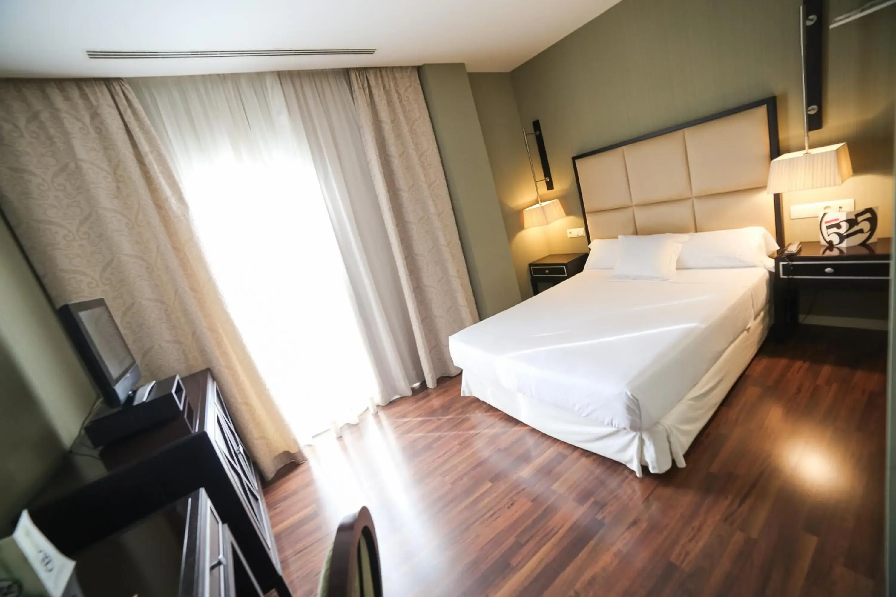 Double Room Single Use in Hotel 525 Double Room Single Use in Hotel 525