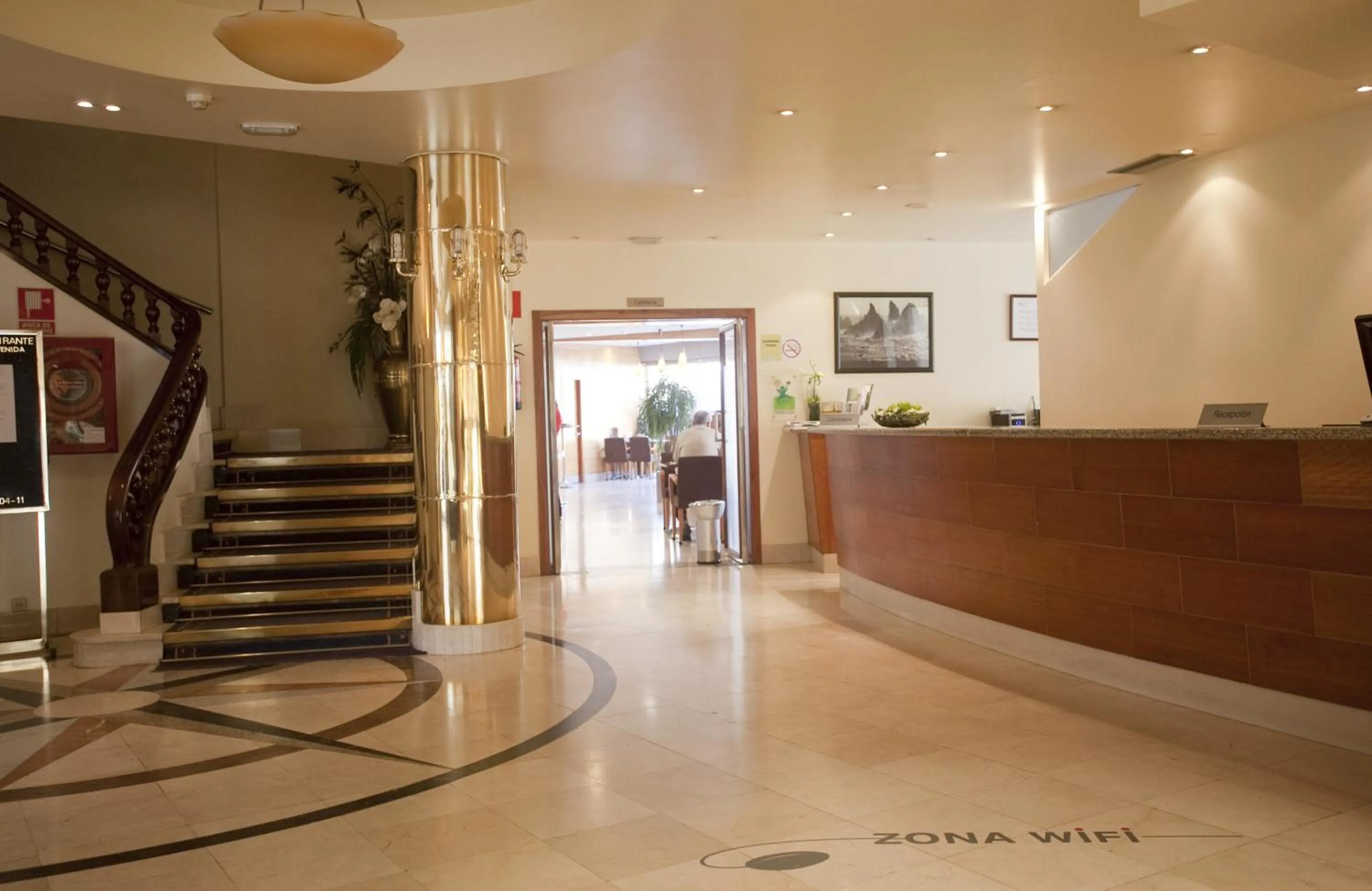 Lobby or reception in Hotel Almirante