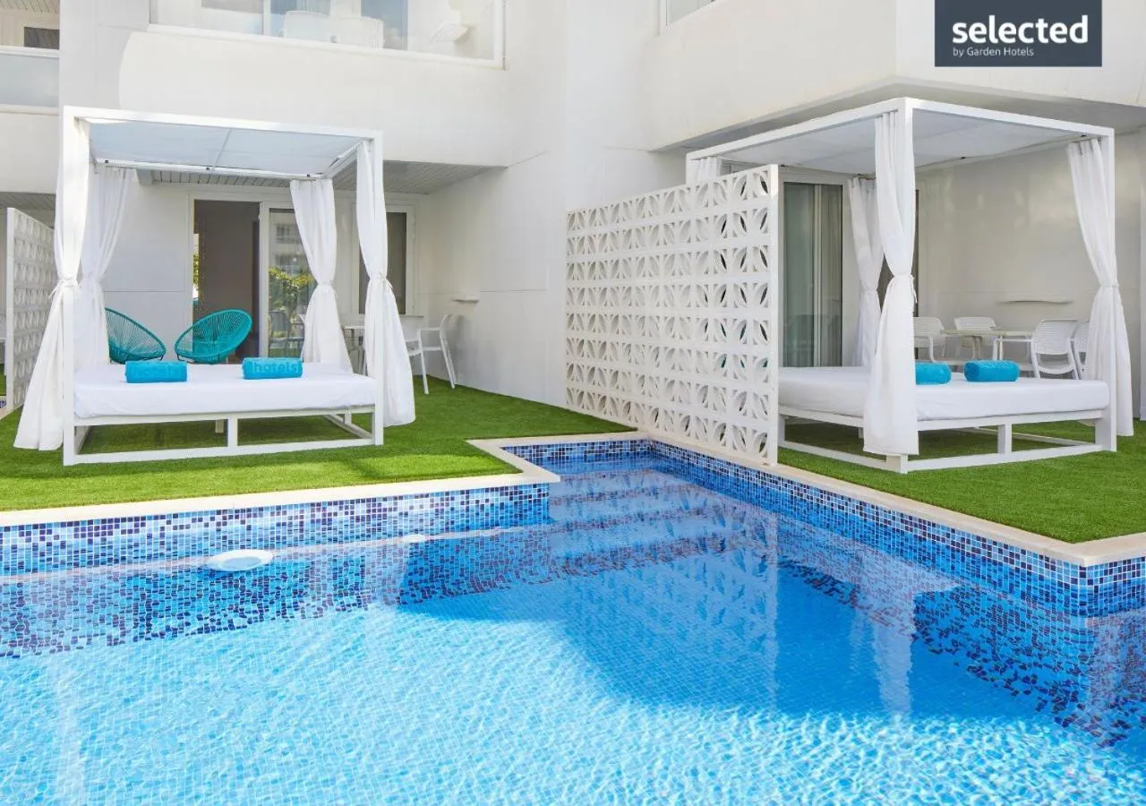 Pool view in Aparthotel Tropic Garden