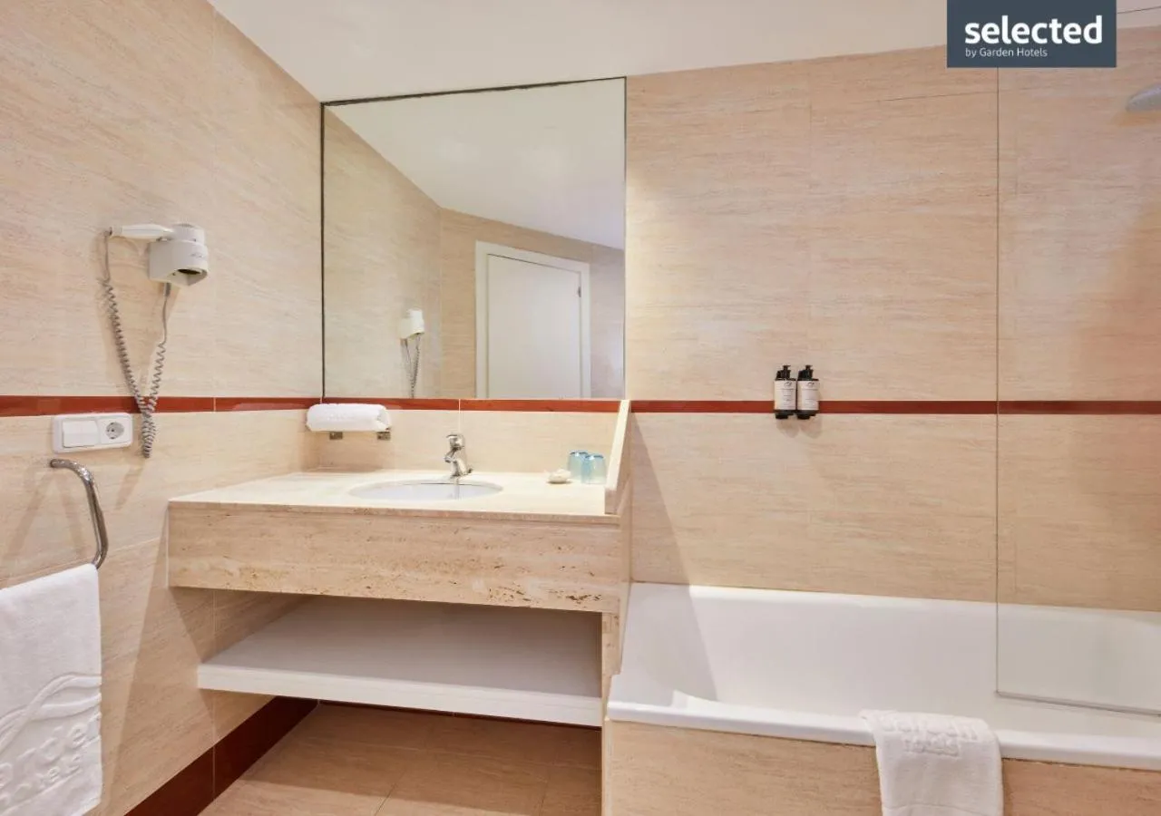 Bathroom in Aparthotel Tropic Garden