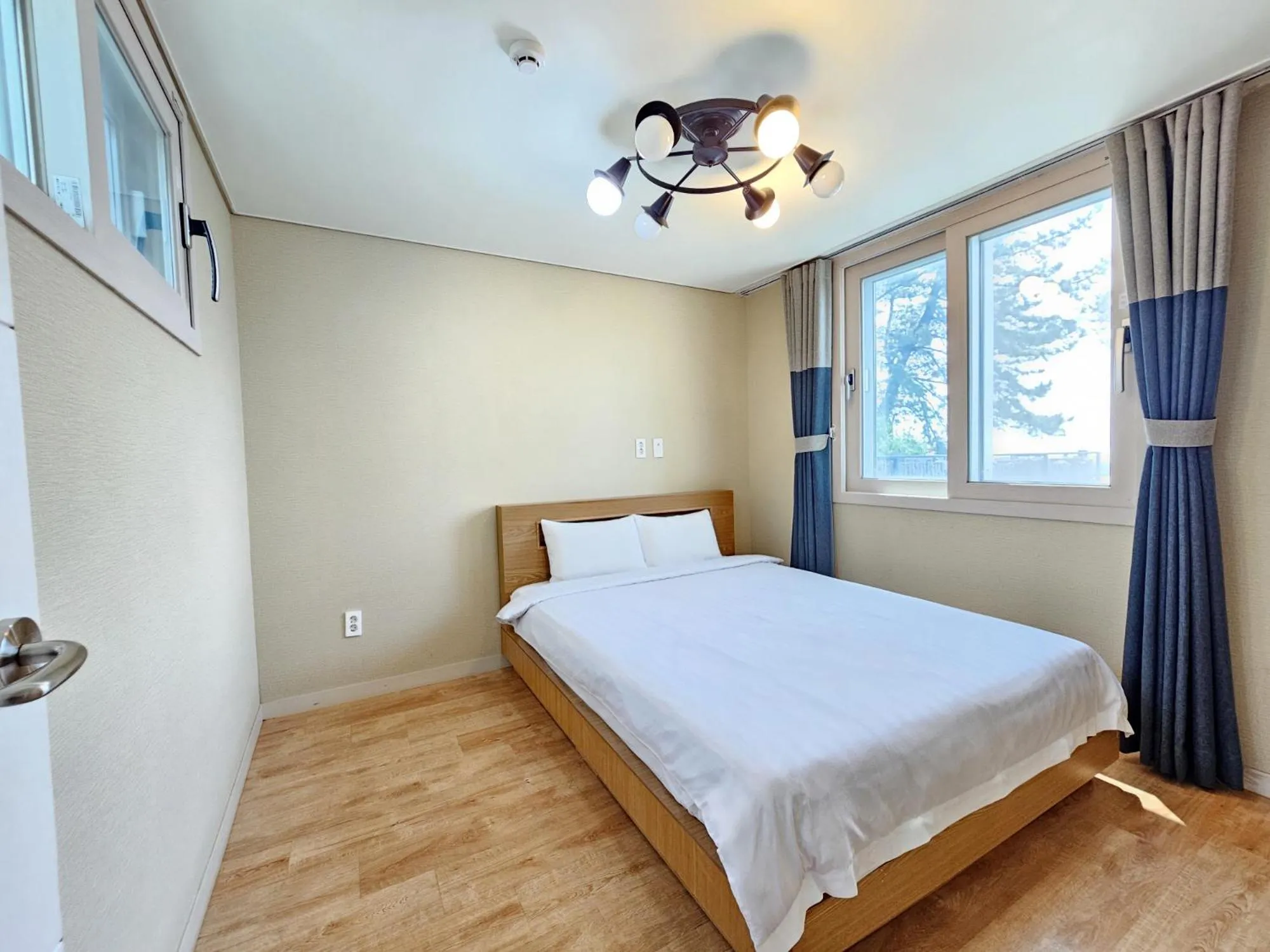 Bed in Haedenville Pension