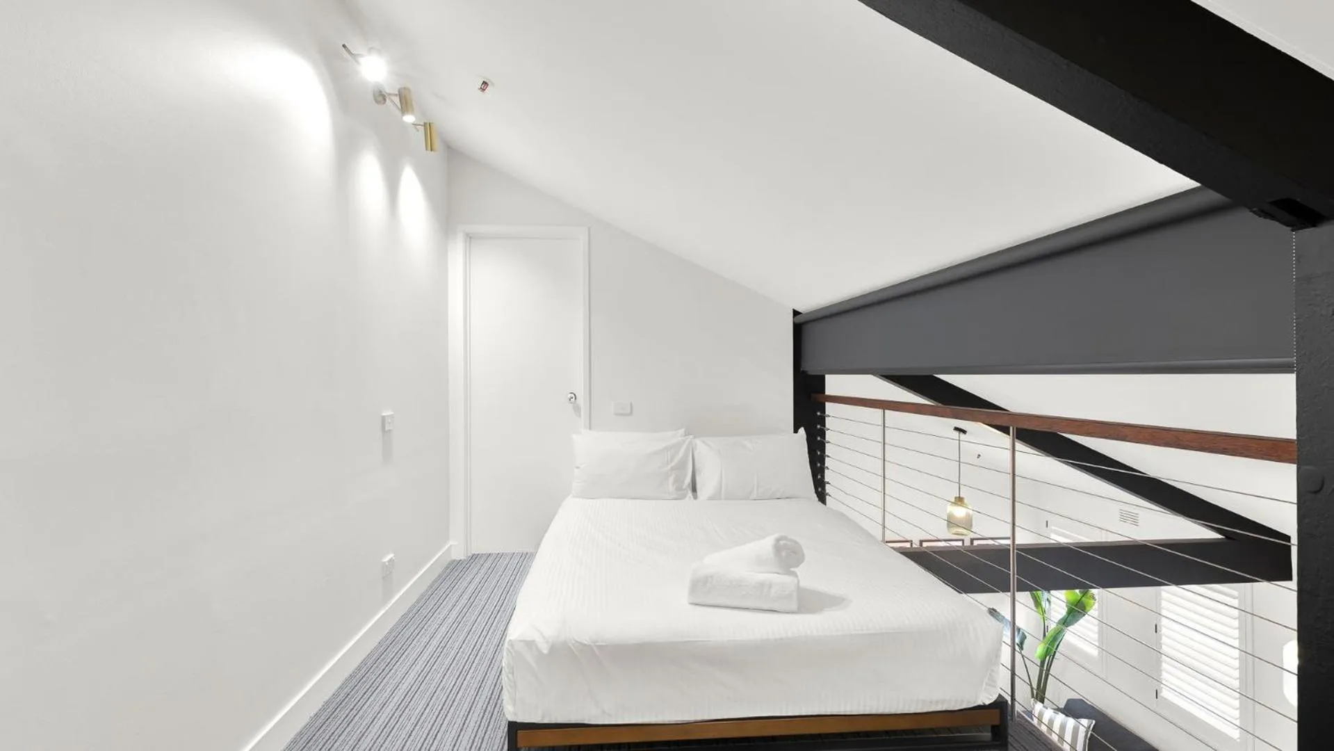 Bedroom, Bed in Gordon House Apartments