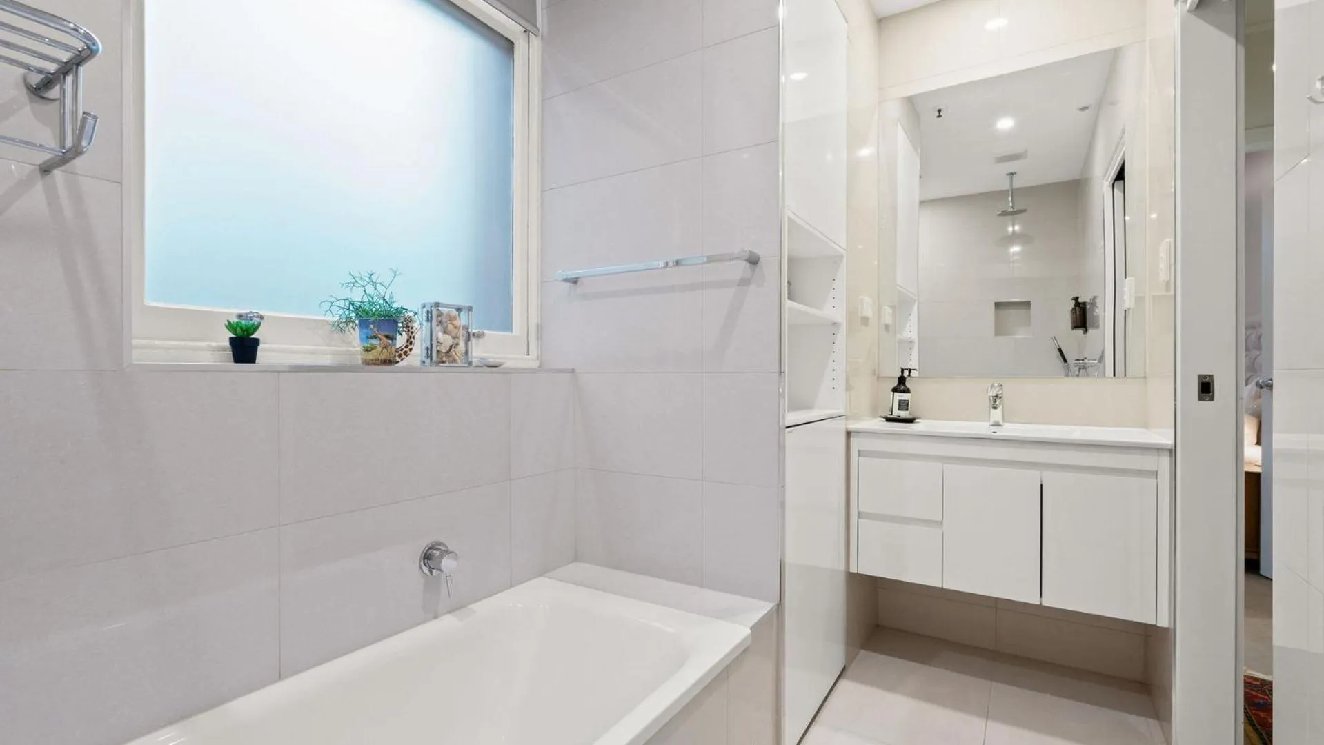 Bathroom in Gordon House Apartments