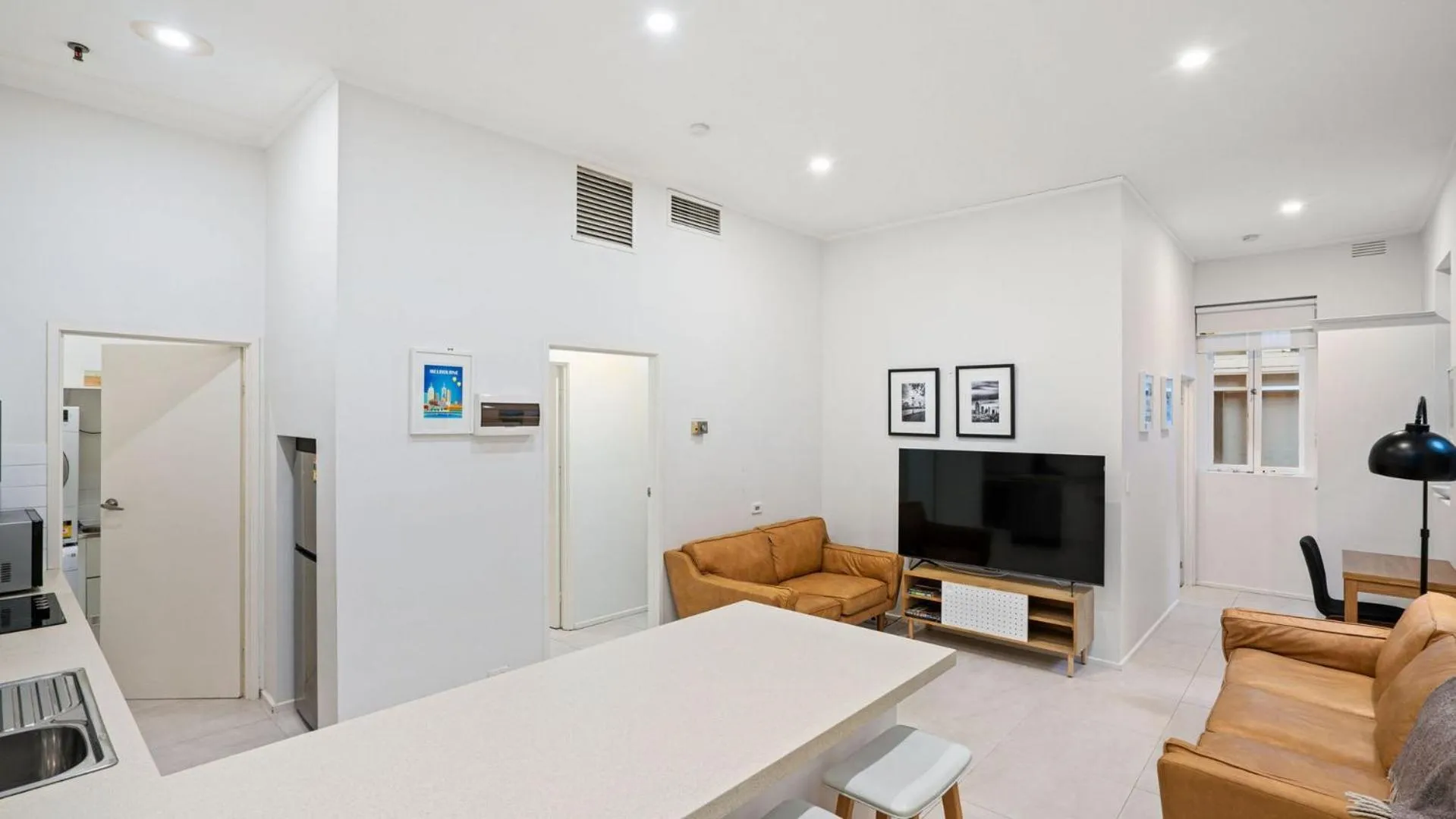 TV and multimedia in Gordon House Apartments