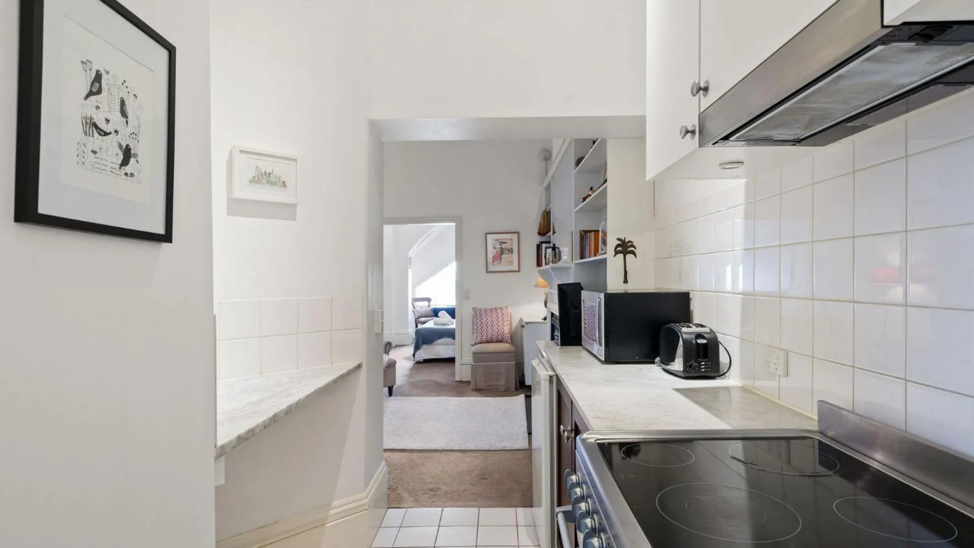 Kitchen or kitchenette in Gordon House Apartments