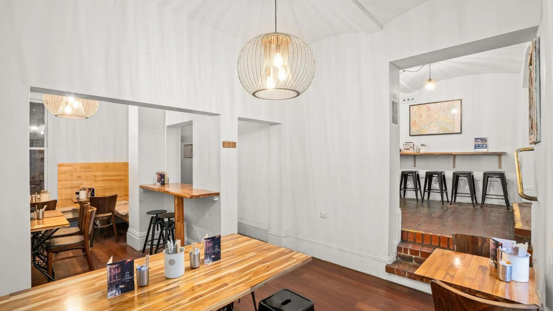 Restaurant/places to eat in Gordon House Apartments