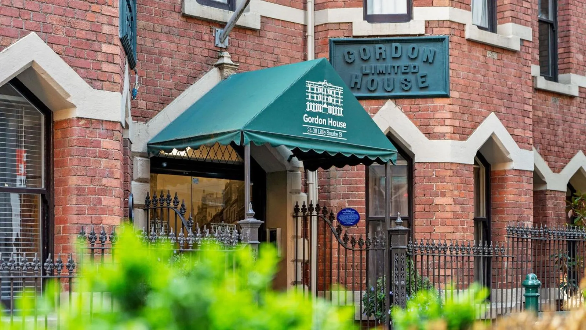 Property building in Gordon House Apartments