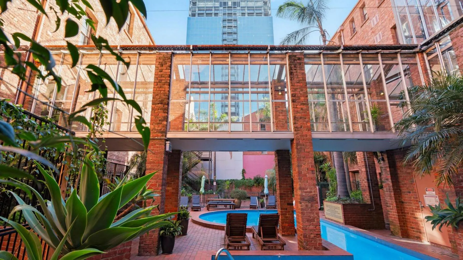 Property building in Gordon House Apartments