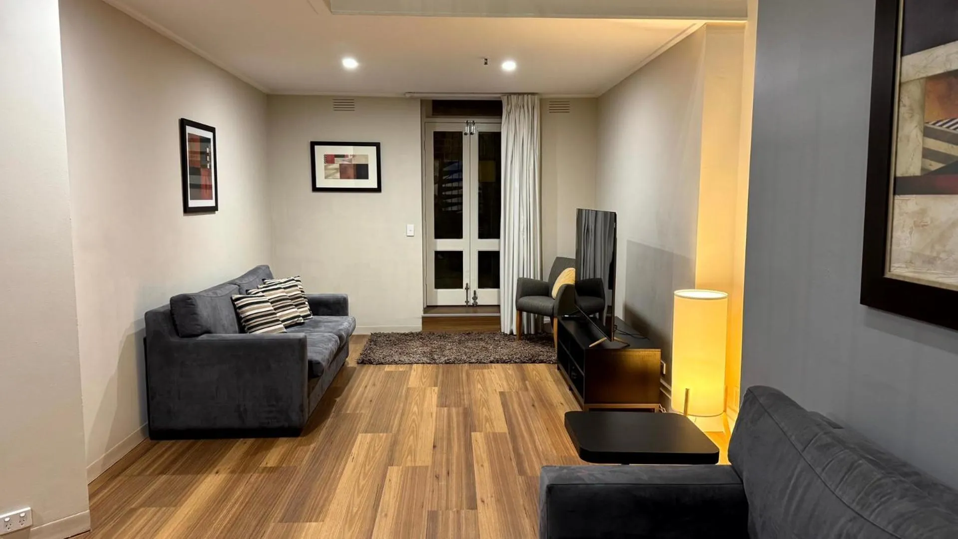 Seating area in Gordon House Apartments