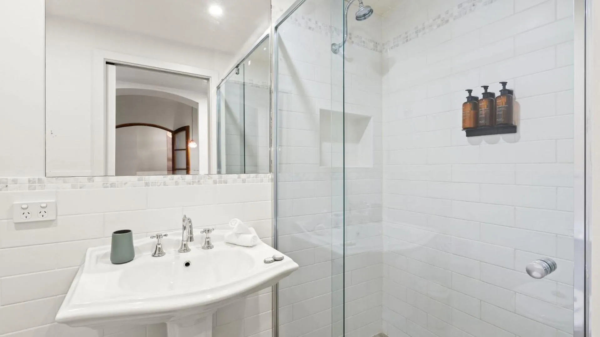 Bathroom in Gordon House Apartments