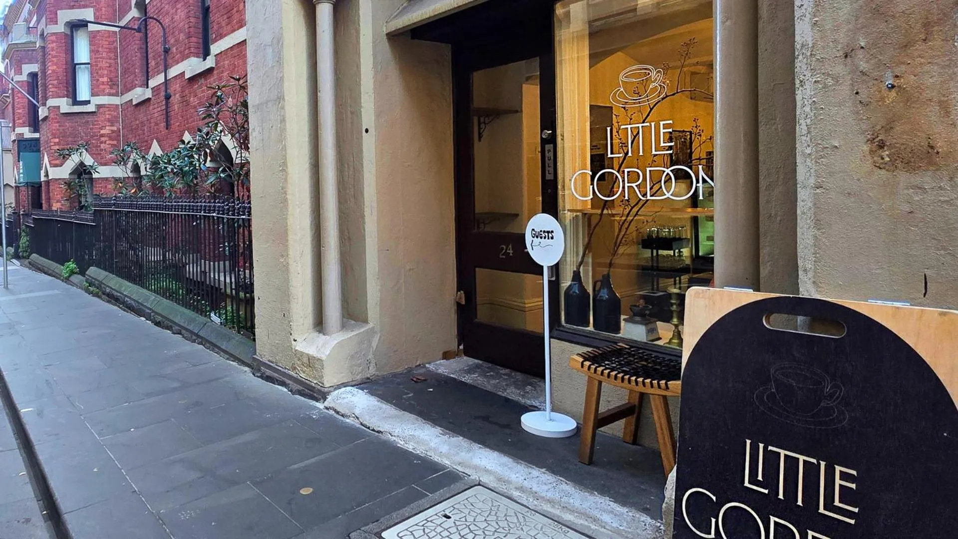 Restaurant/places to eat in Gordon House Apartments