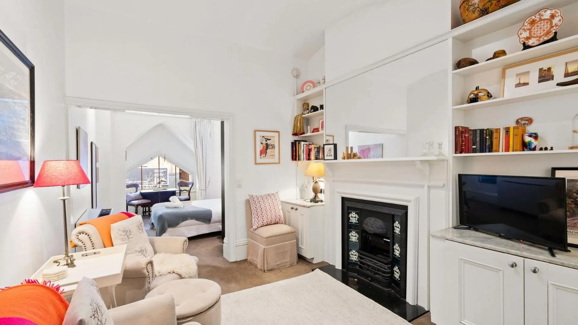 Living room in Gordon House Apartments