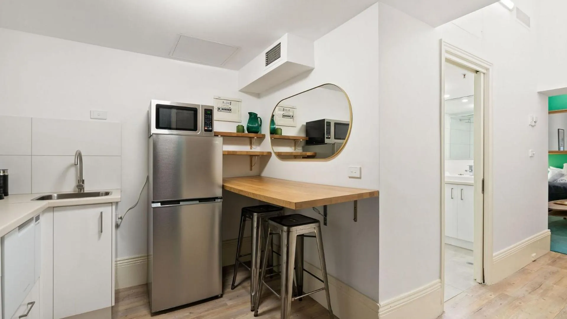 Kitchen or kitchenette in Gordon House Apartments