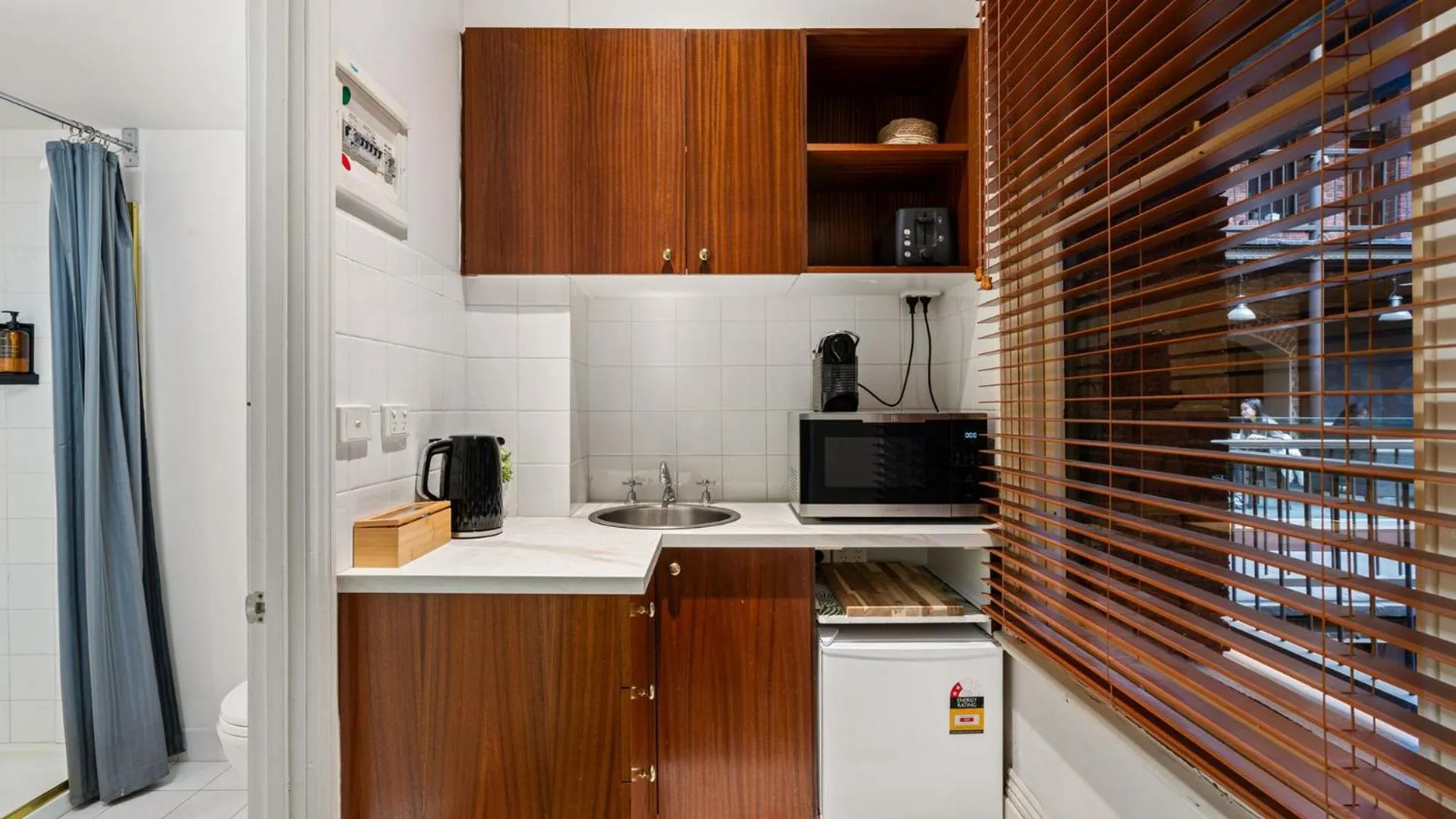 Kitchen or kitchenette in Gordon House Apartments
