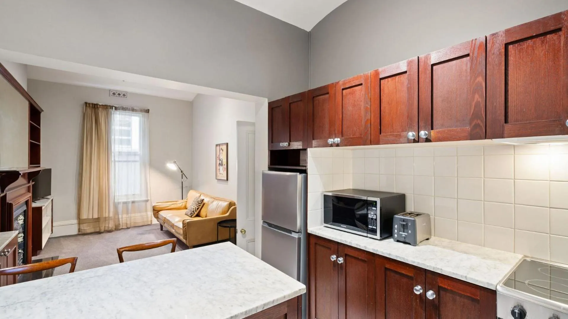 Kitchen or kitchenette in Gordon House Apartments