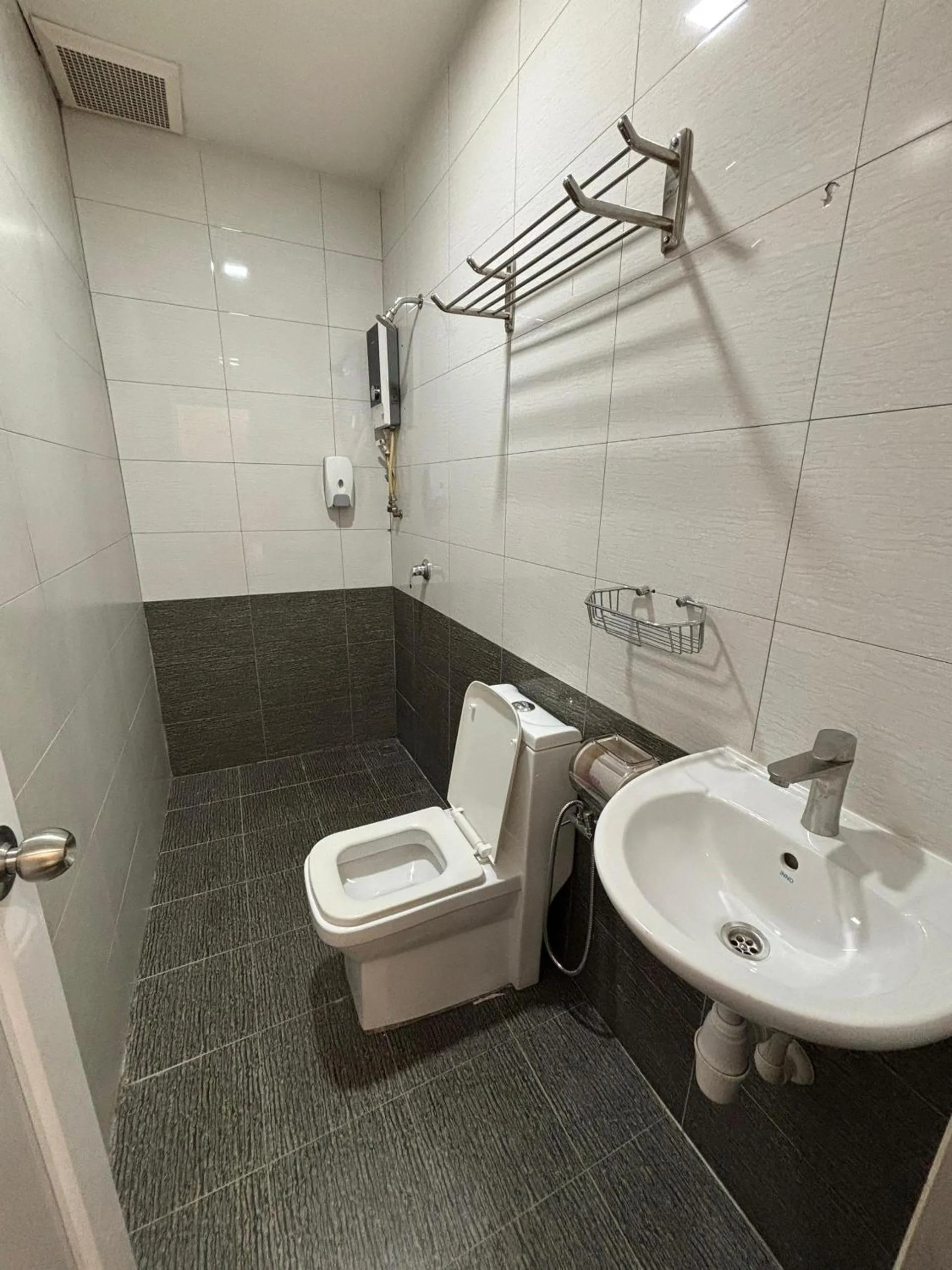 Toilet in One Point Hotel @ Airport (Kuching)