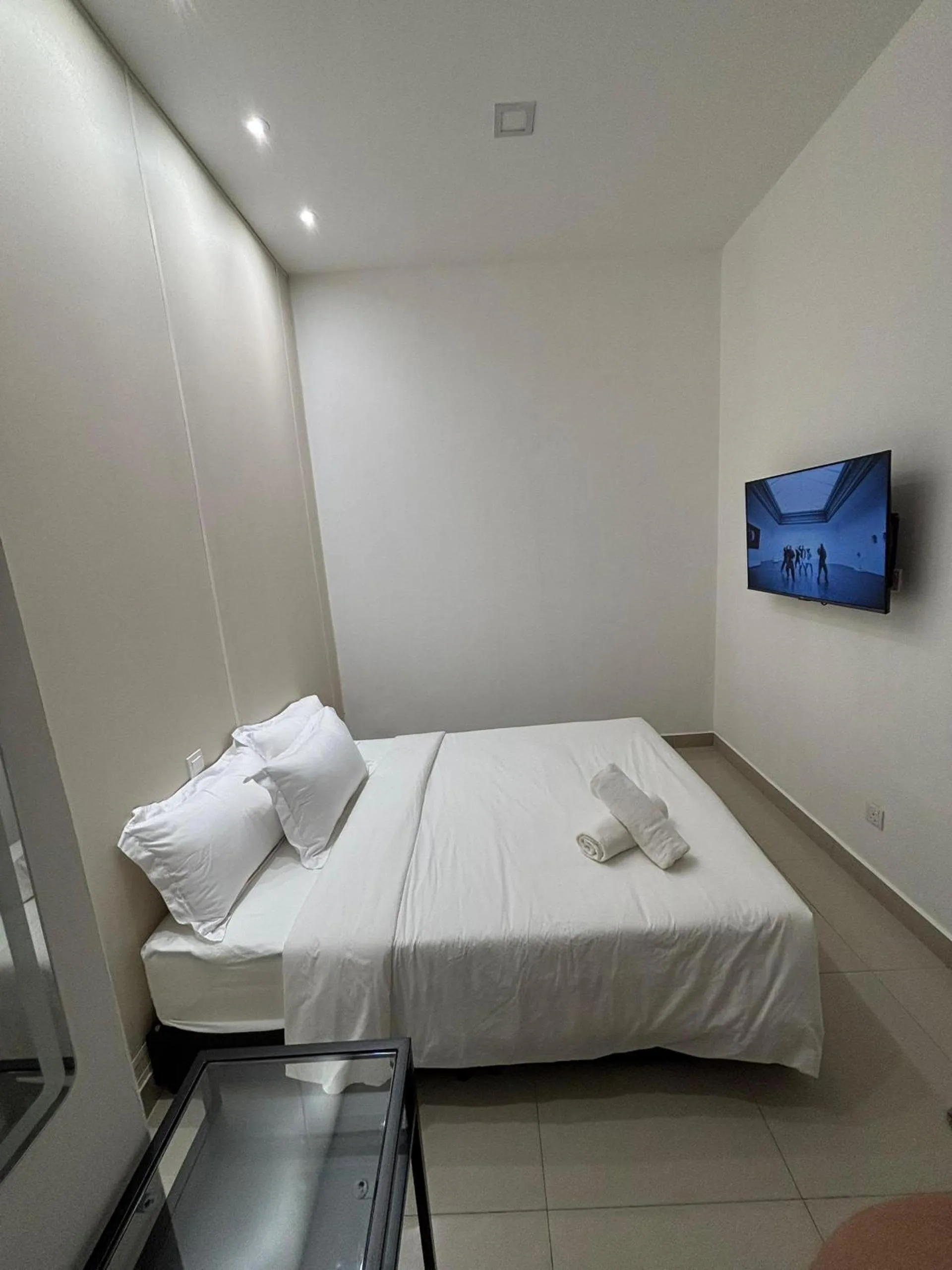 TV and multimedia, Bed in One Point Hotel @ Airport (Kuching)