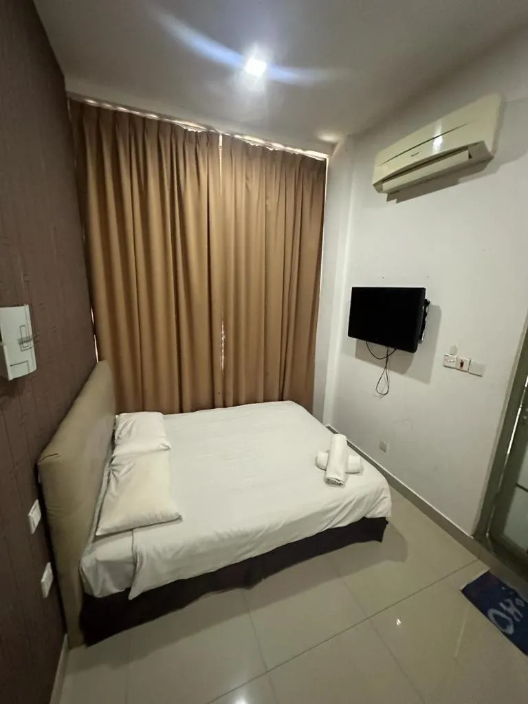 Bed in One Point Hotel @ Airport (Kuching)