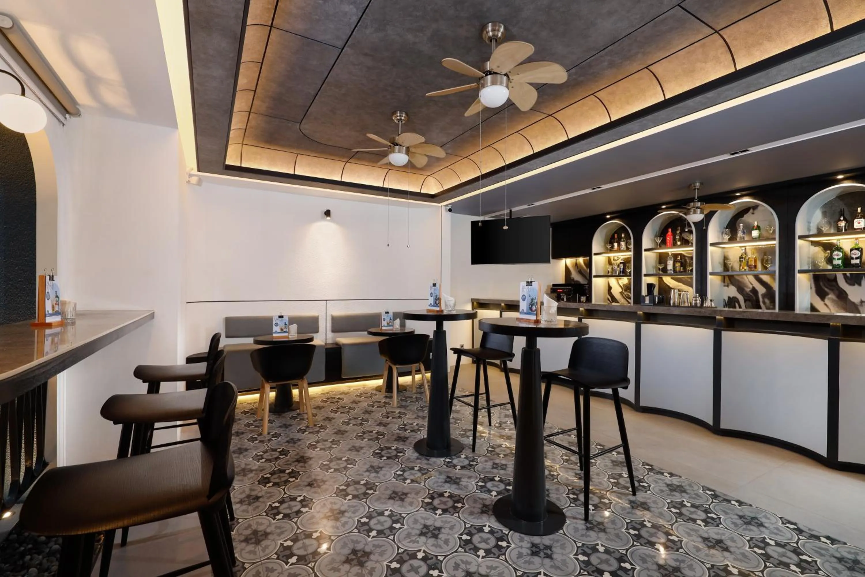 Lounge or bar in The Mahata