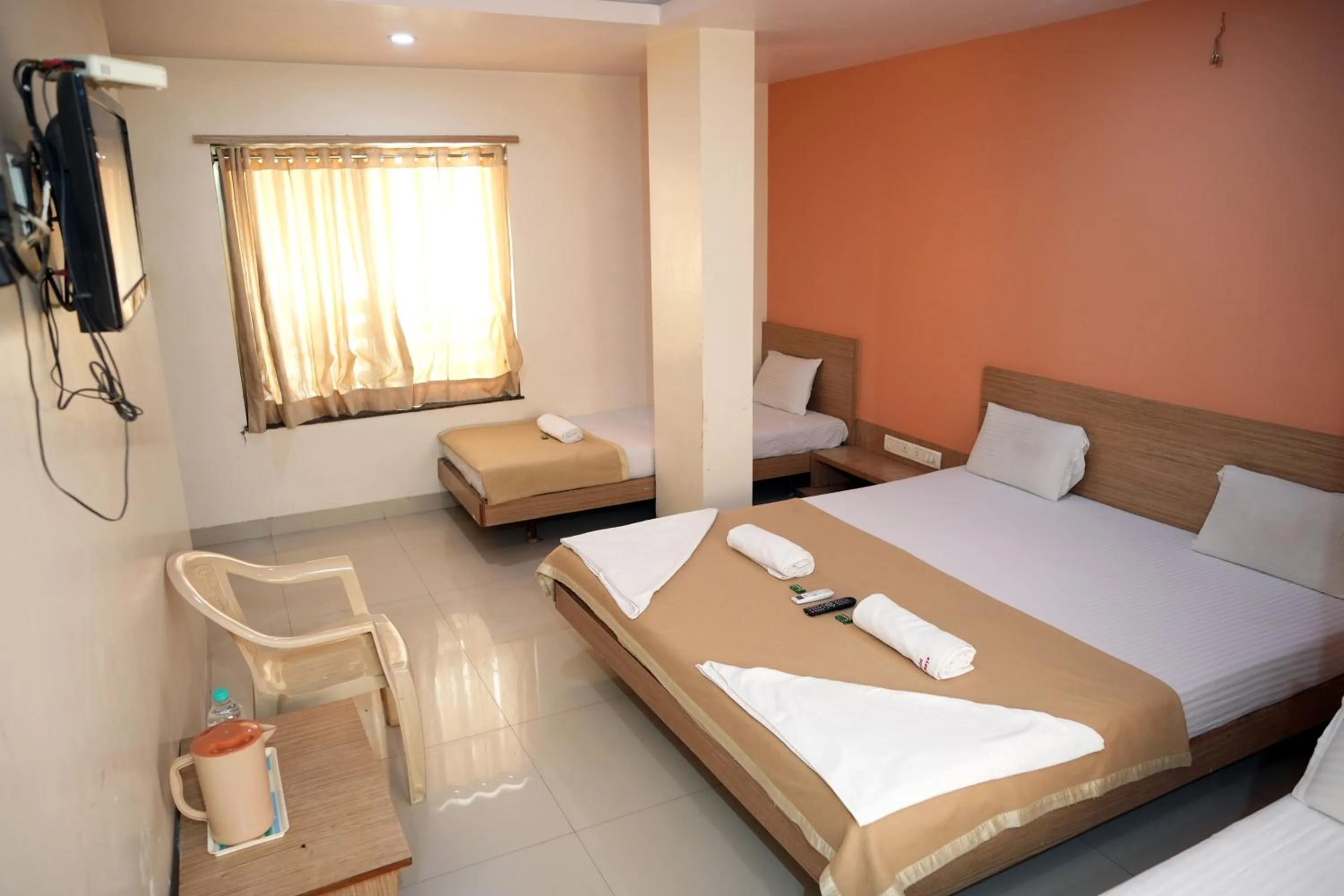 Communal lounge/ TV room in HOTEL SAI SURYA