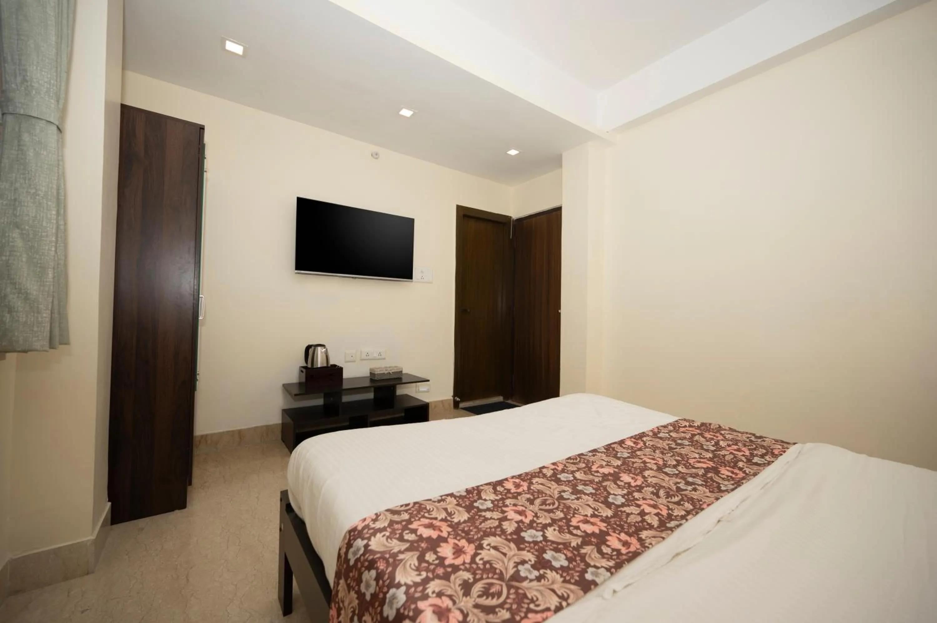 TV and multimedia, Bed in Lakeside Suites