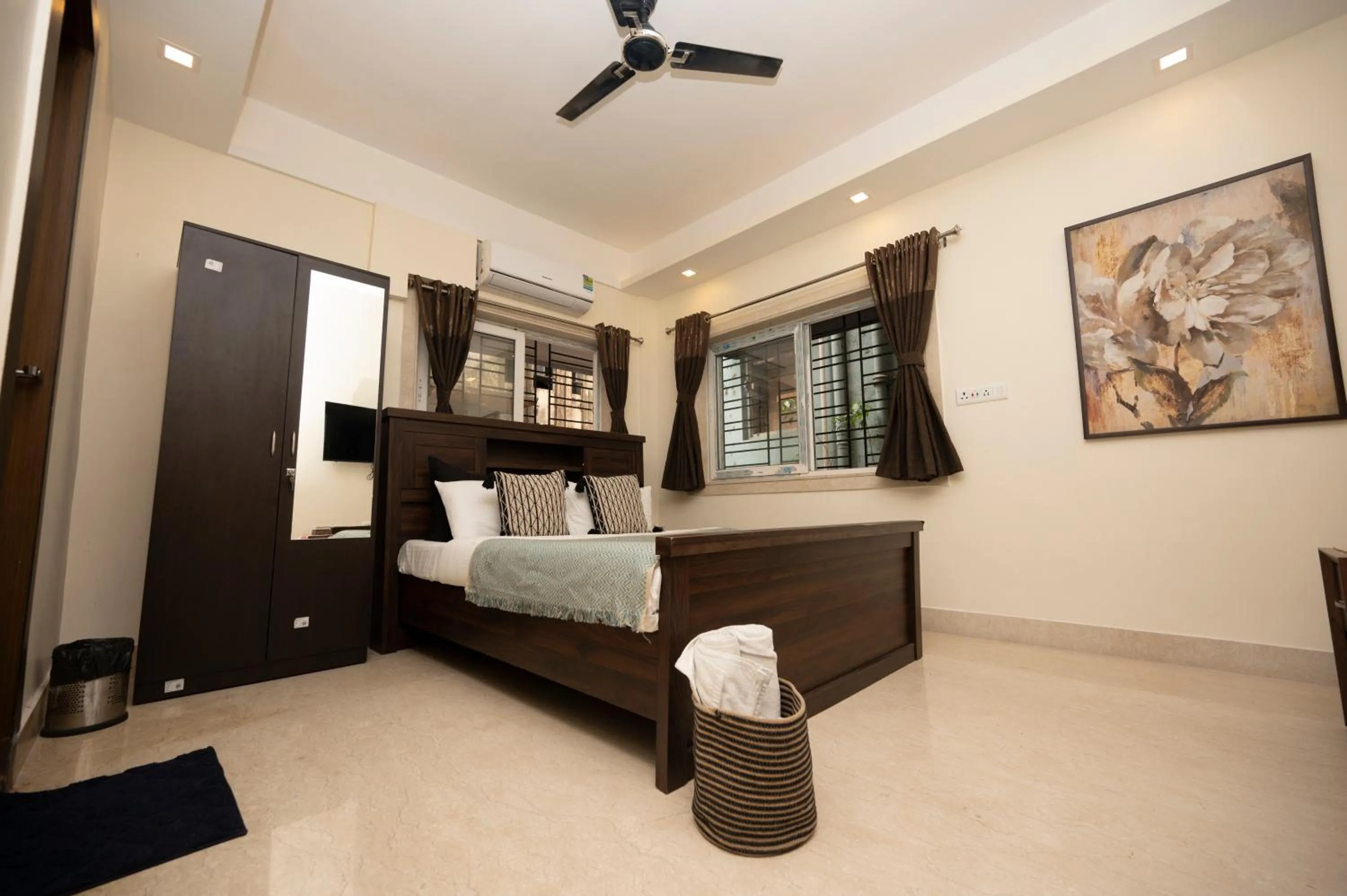 Bed in Lakeside Suites