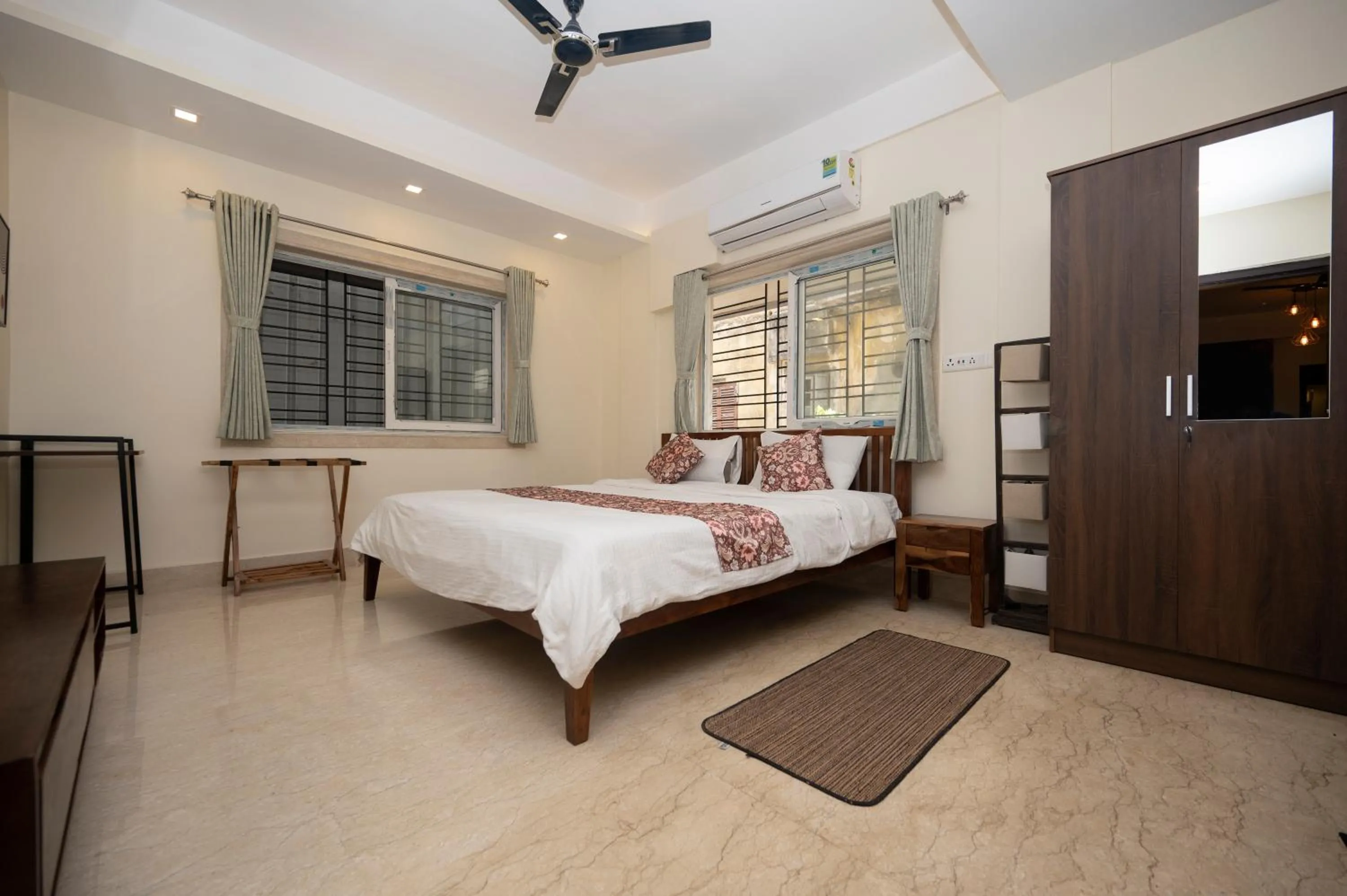 Bed in Lakeside Suites