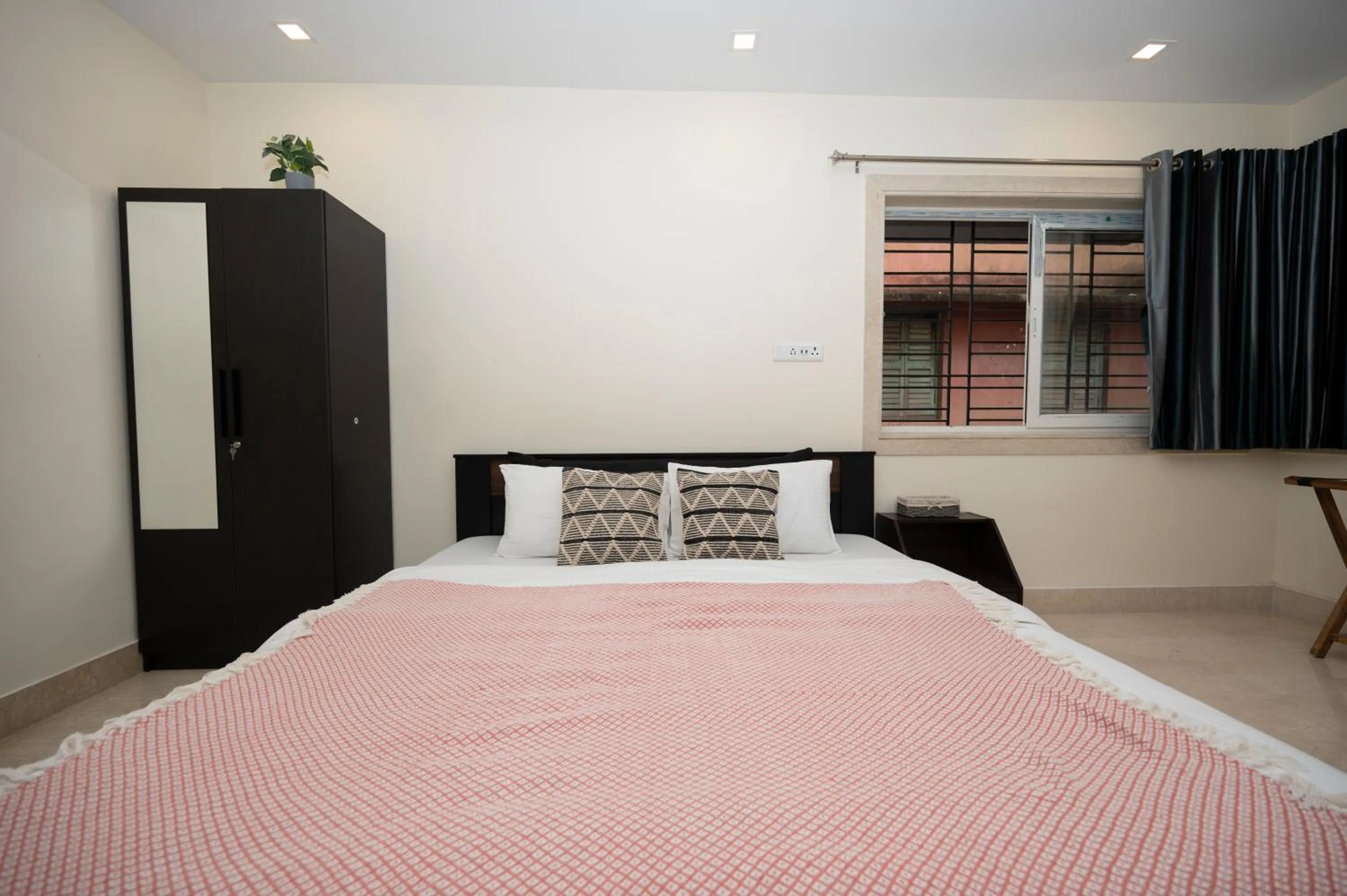 Bed in Lakeside Suites