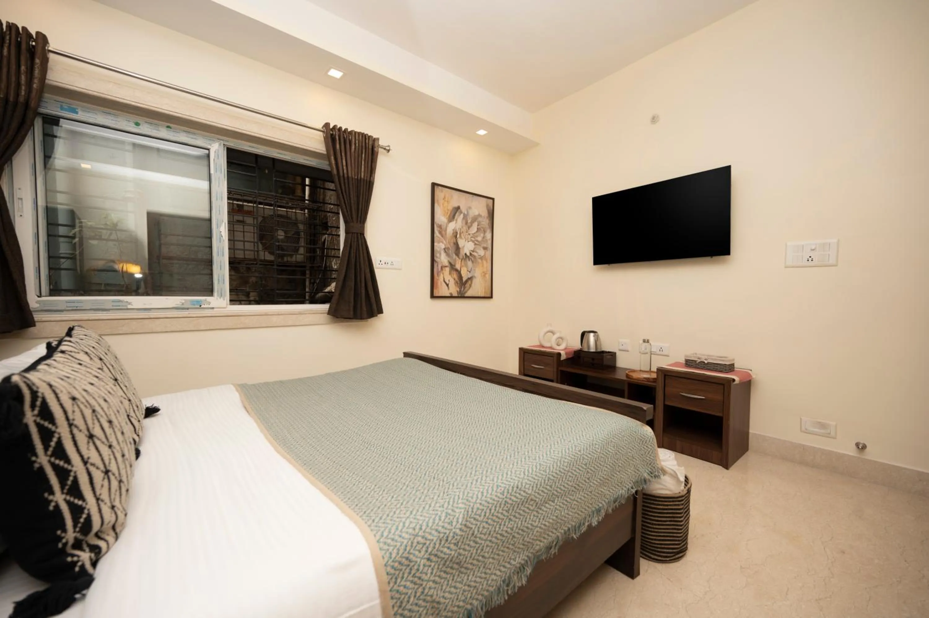 Bed in Lakeside Suites